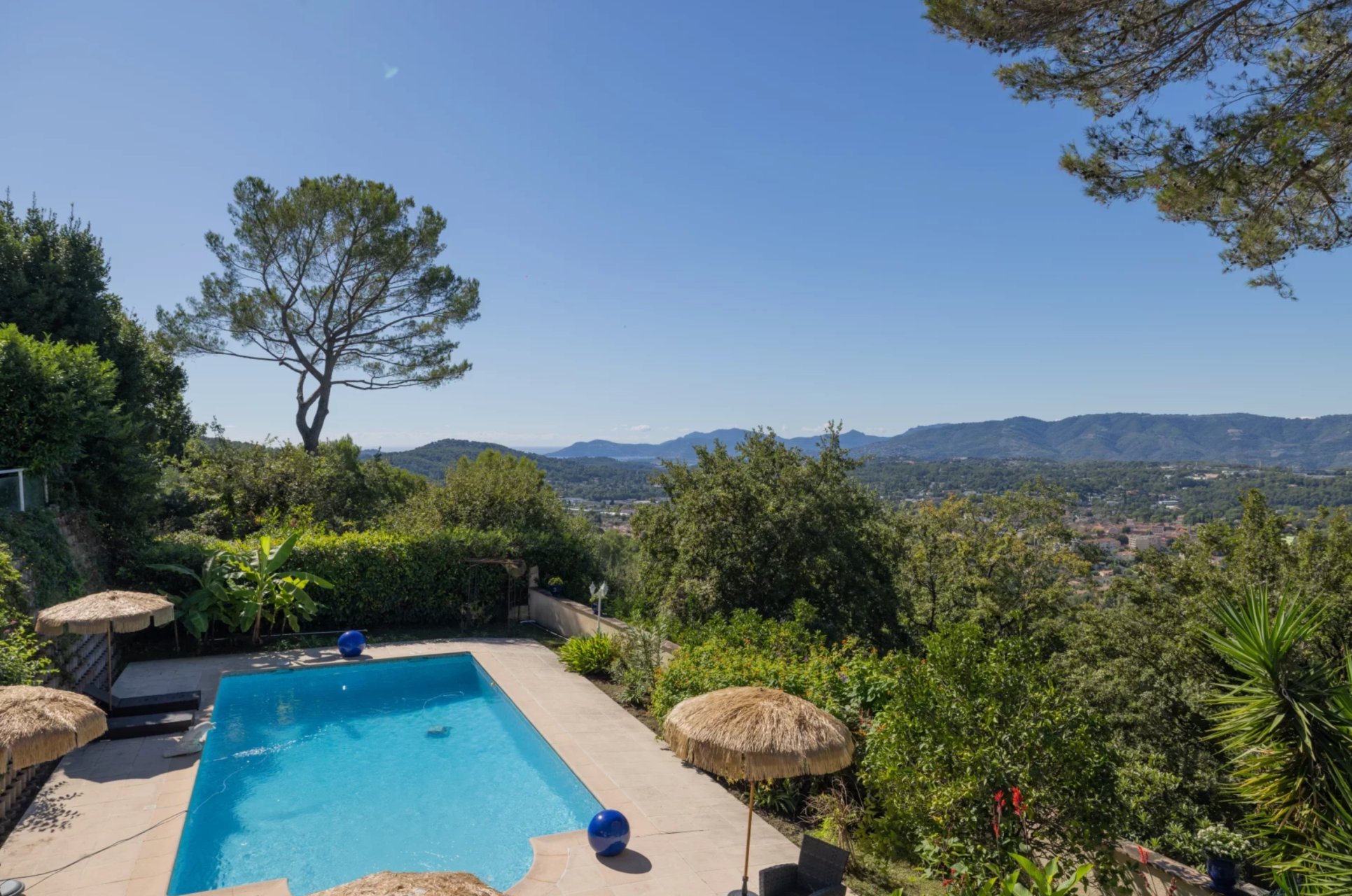 villa 8 Pièces en vente sur MOUANS SARTOUX (06370)