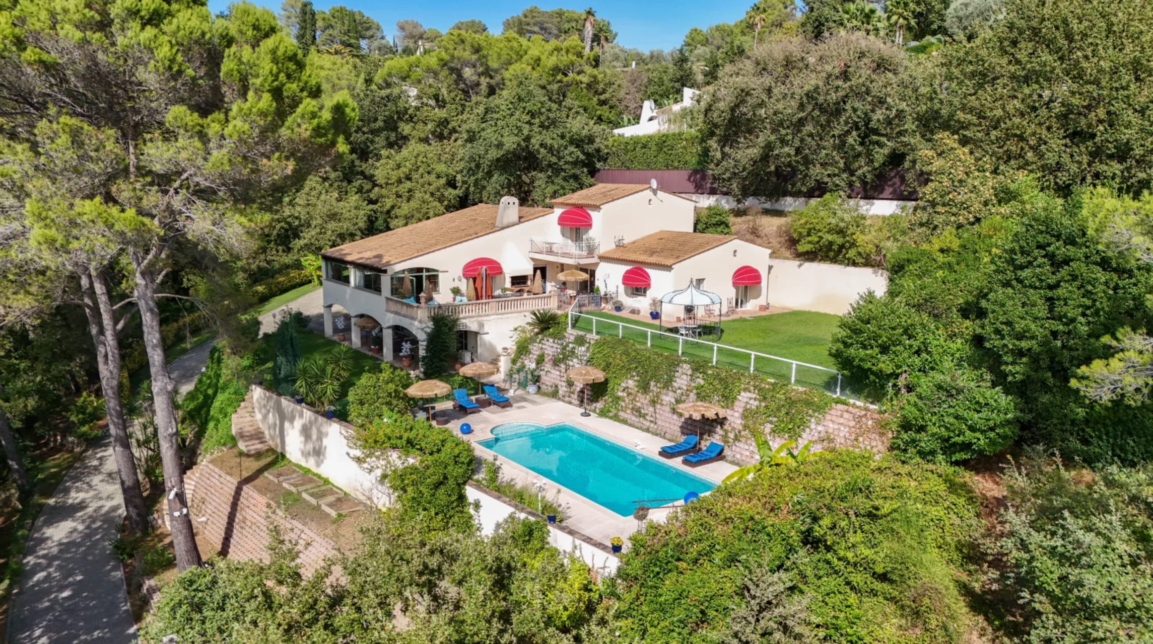 villa 8 Pièces en vente sur MOUANS SARTOUX (06370)