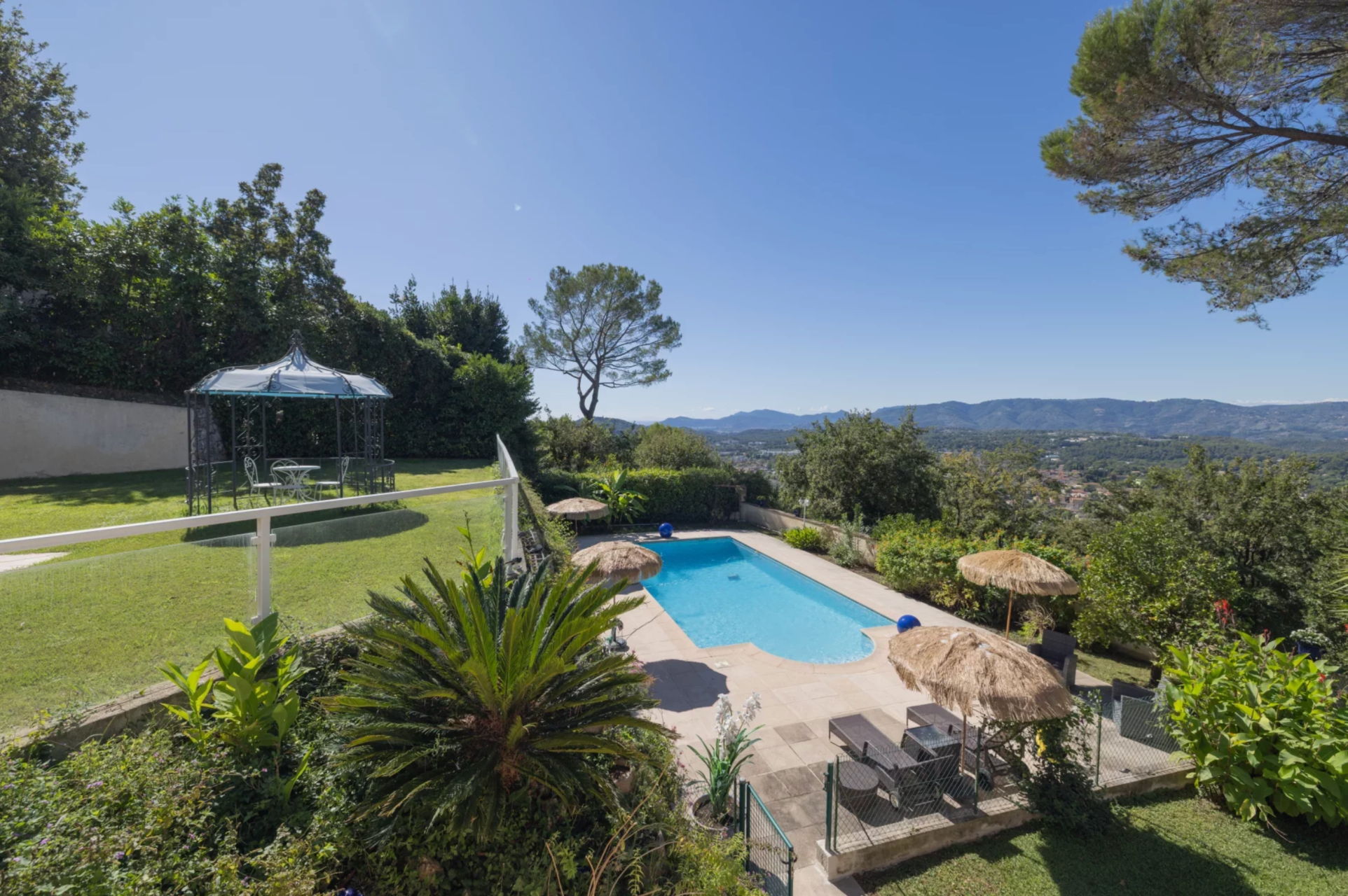 villa 8 Pièces en vente sur MOUANS SARTOUX (06370)