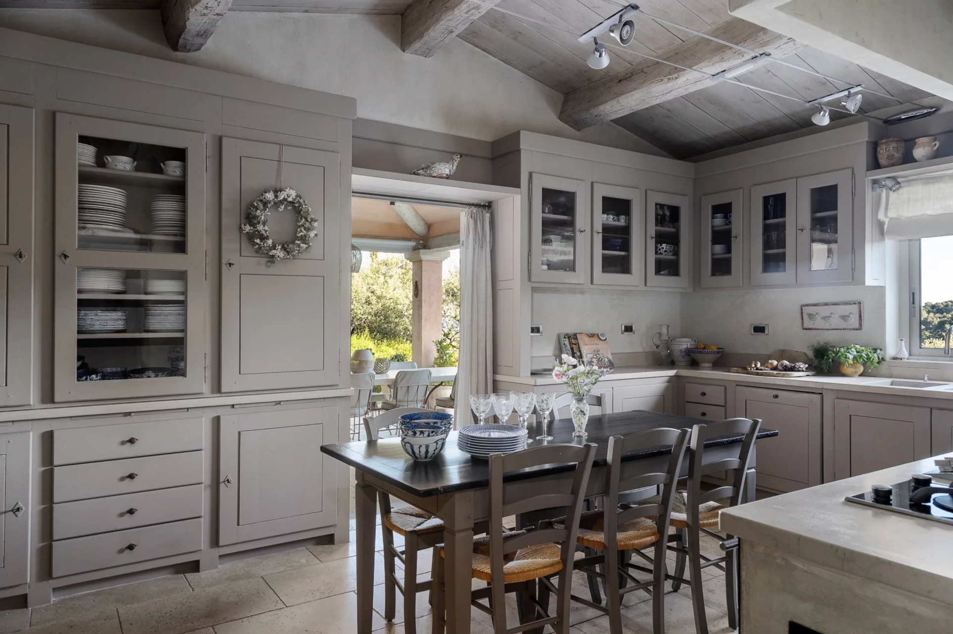 villa 8 Rooms for sale on BIOT (06410)