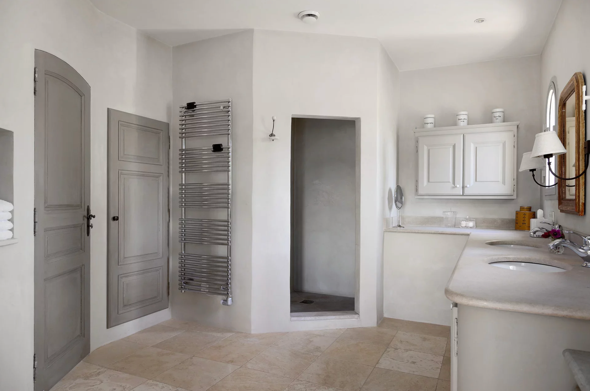 villa 8 Rooms for sale on BIOT (06410)