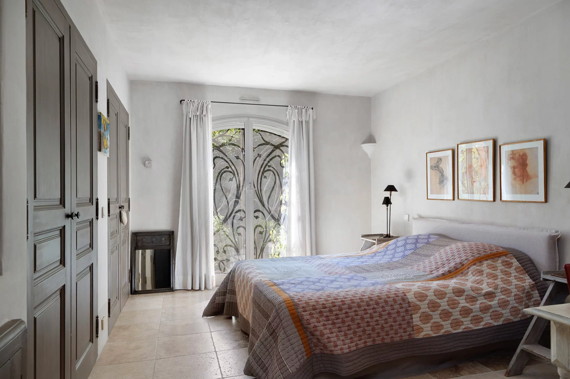 villa 8 Rooms for sale on BIOT (06410)