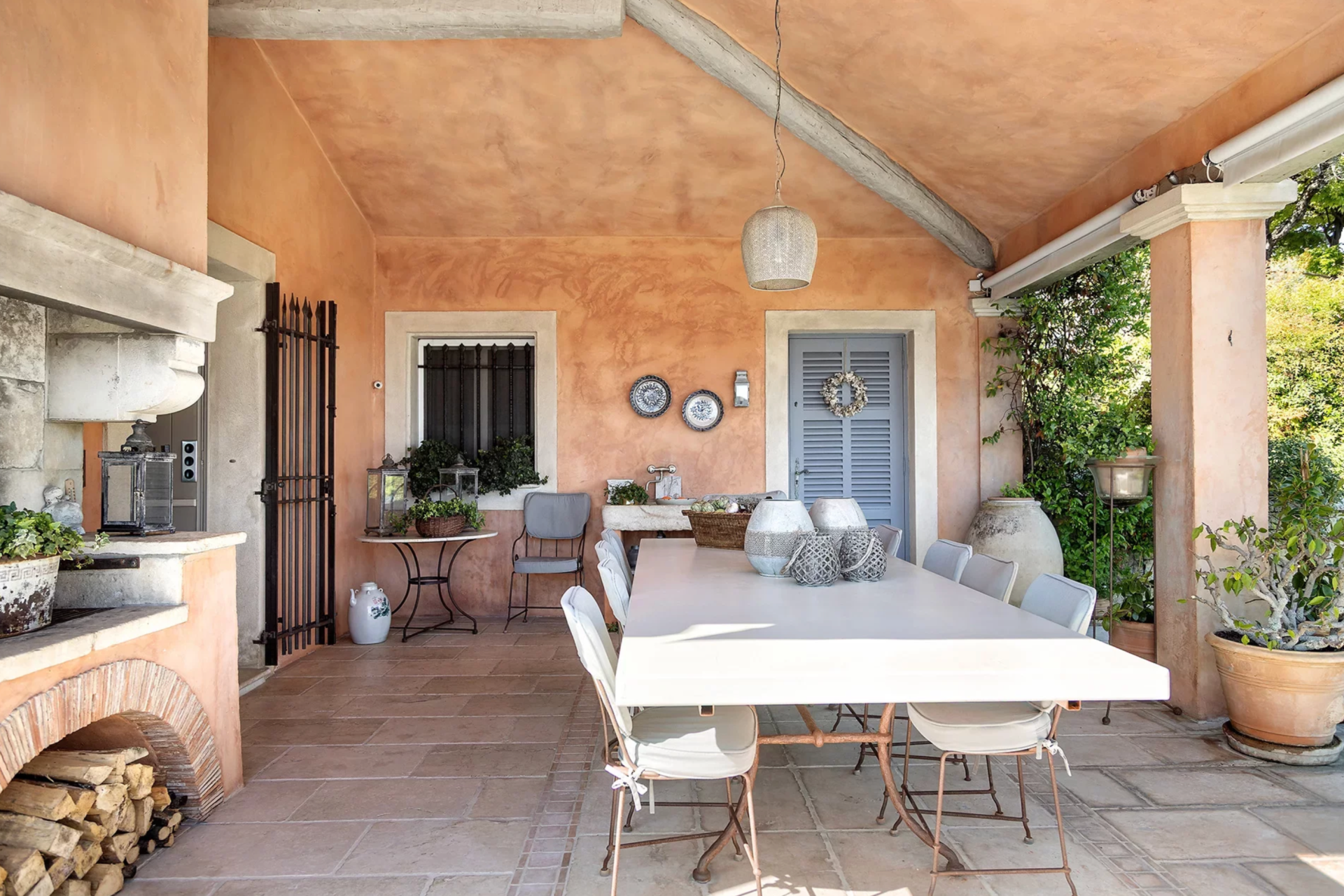 villa 8 Rooms for sale on BIOT (06410)
