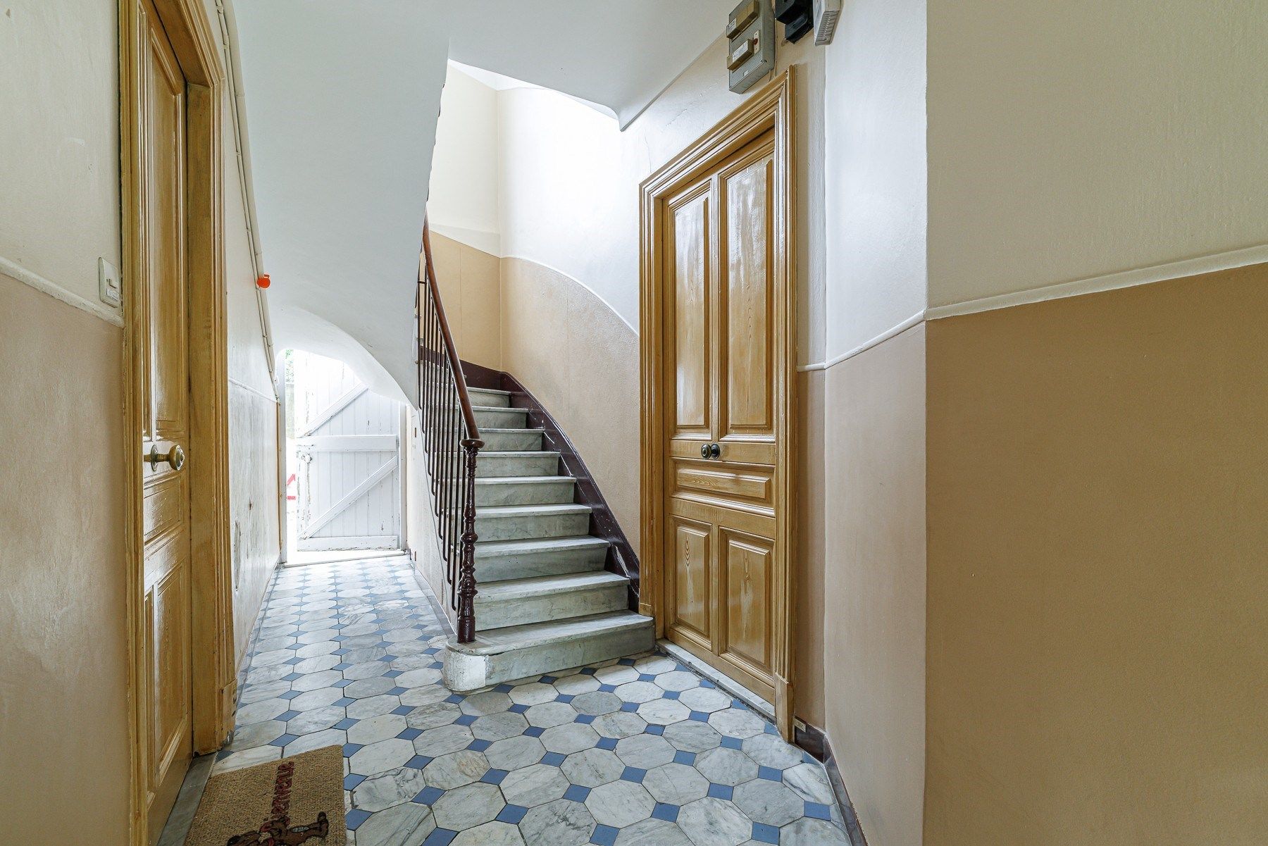 building for sale on NICE (06000)