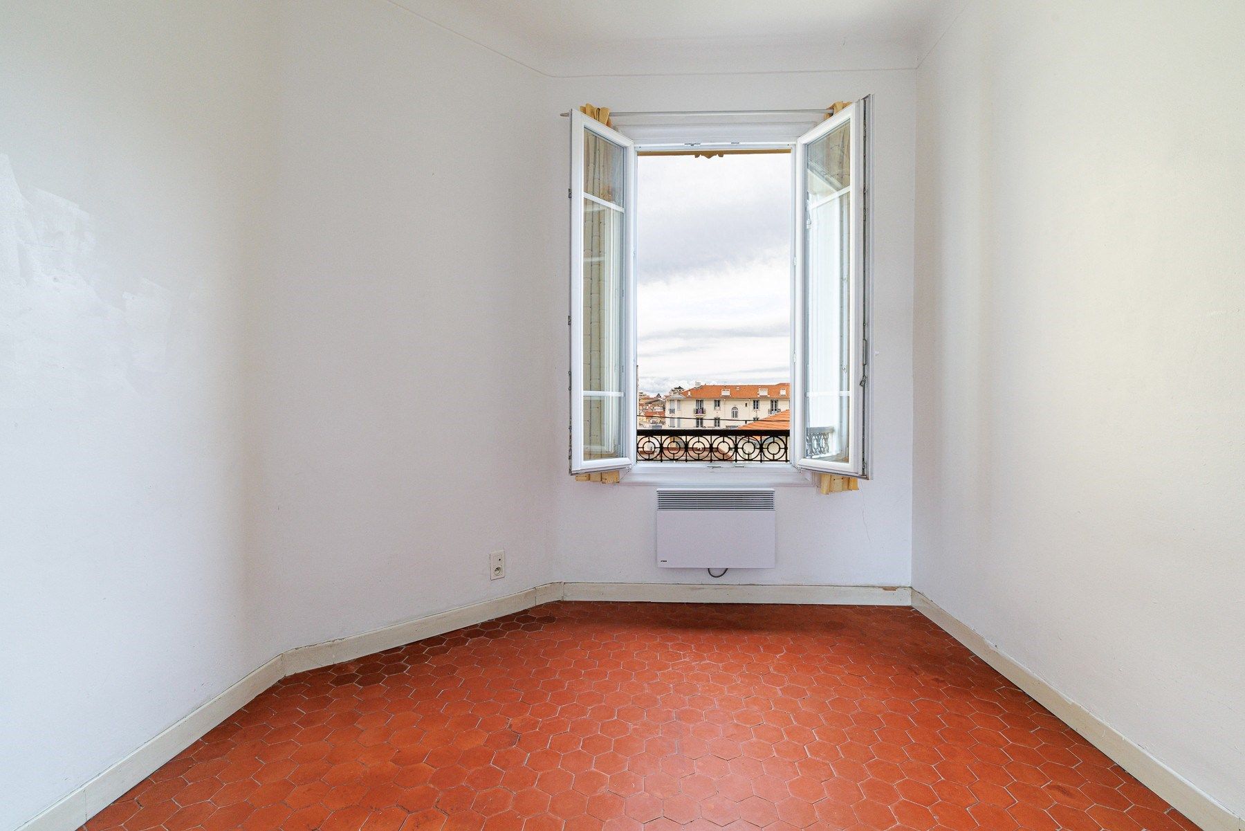 building for sale on NICE (06000)