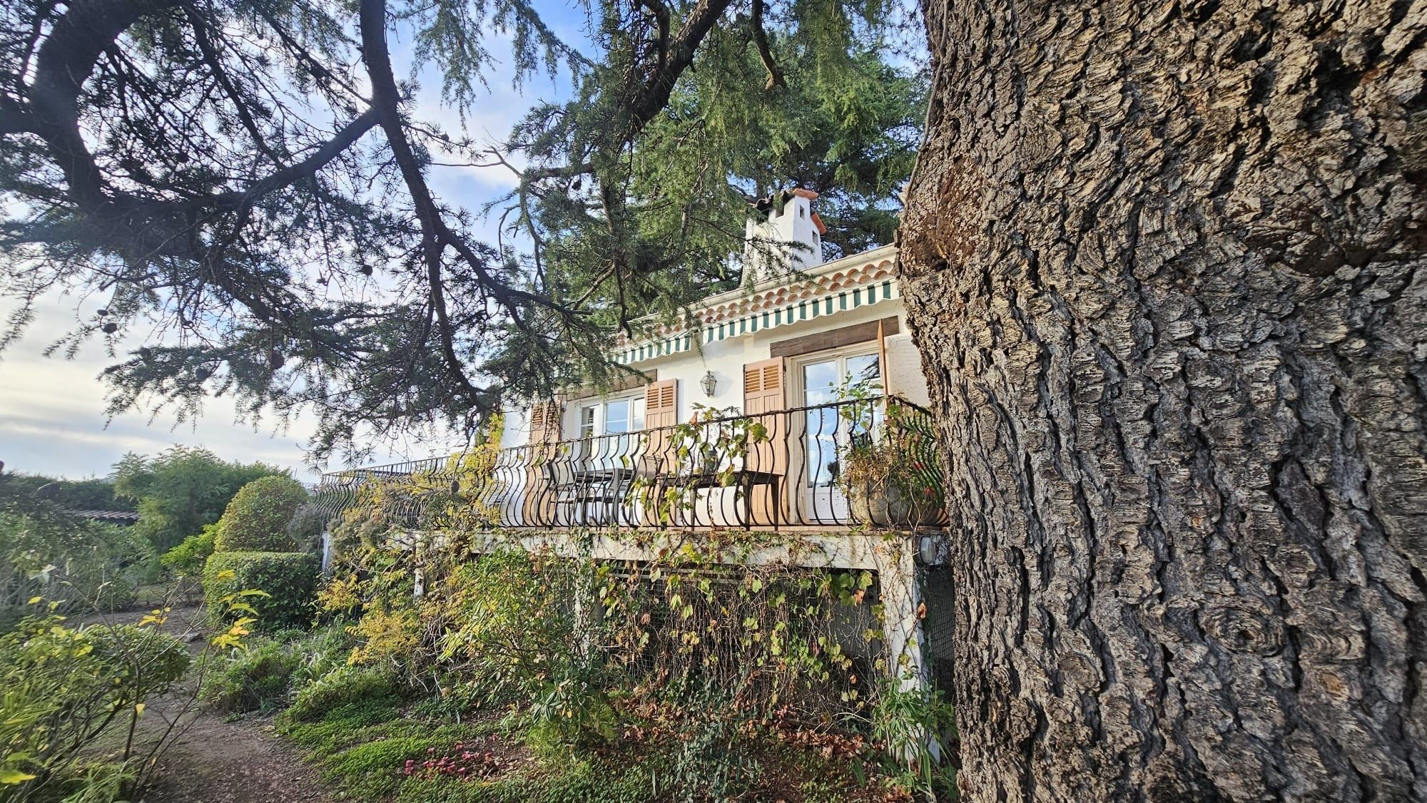 villa 4 Rooms for sale on CANNES (06400)