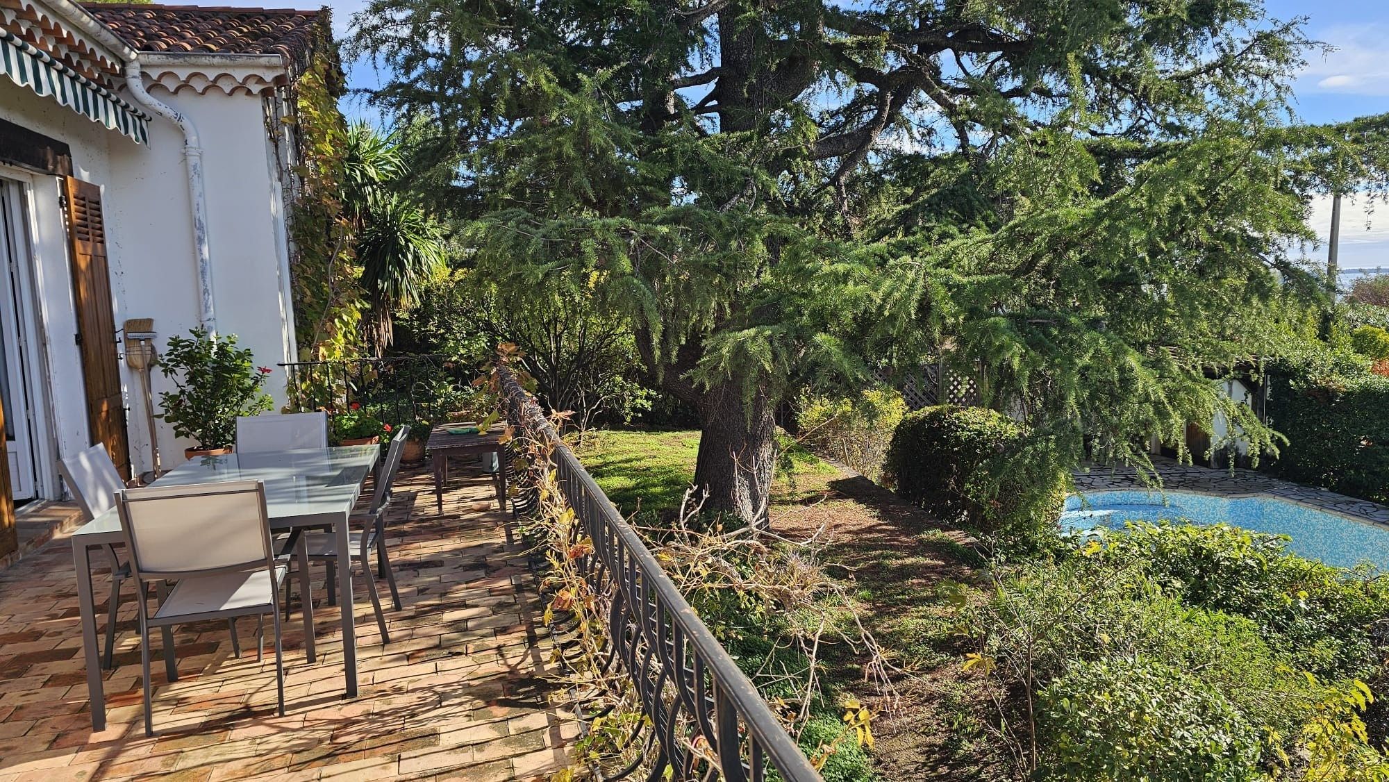 villa 4 Rooms for sale on CANNES (06400)