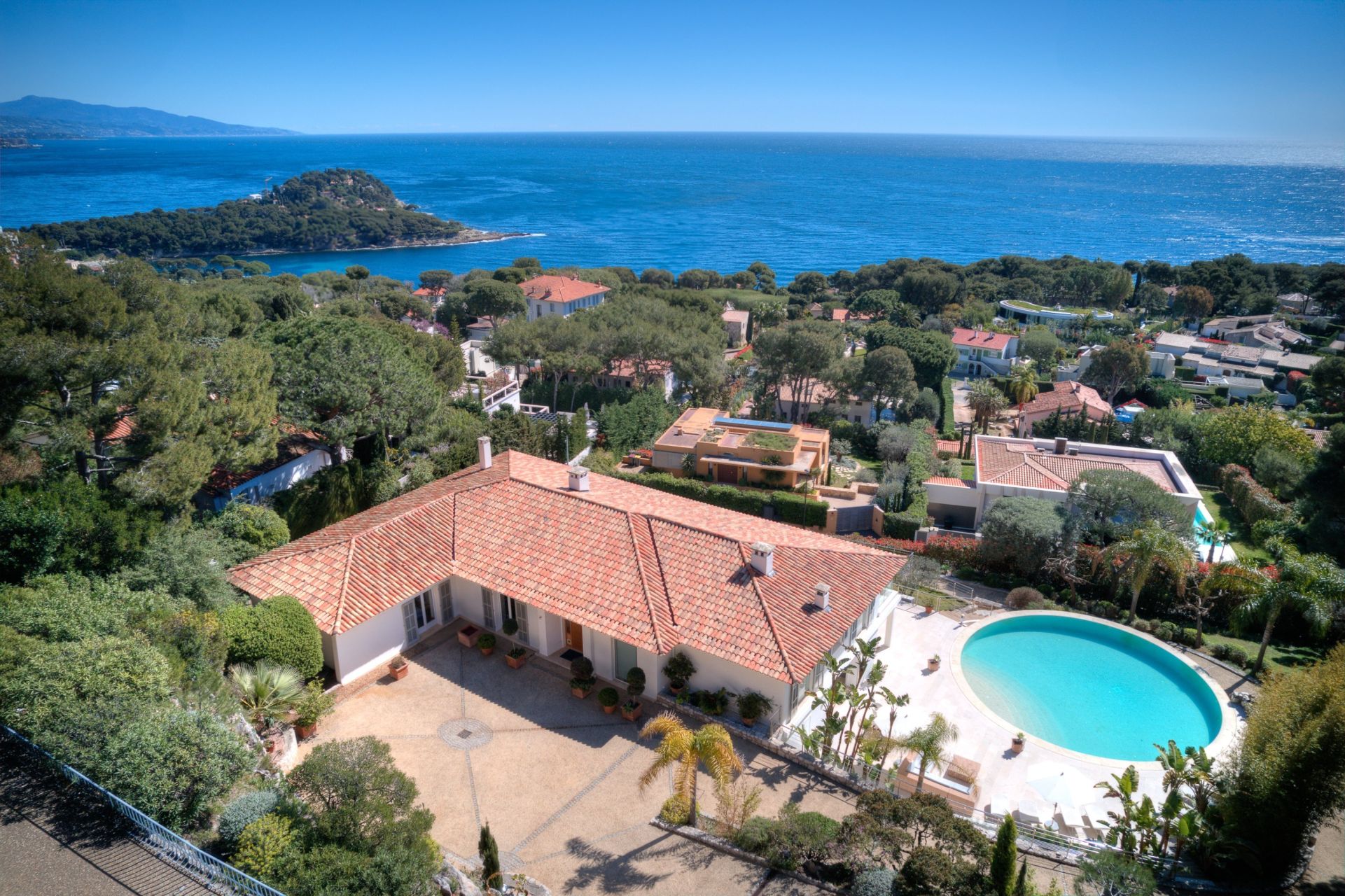 villa 12 Rooms for sale on ST JEAN CAP FERRAT (06230)