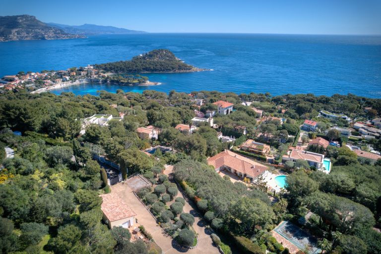villa 12 Rooms for sale on ST JEAN CAP FERRAT (06230)