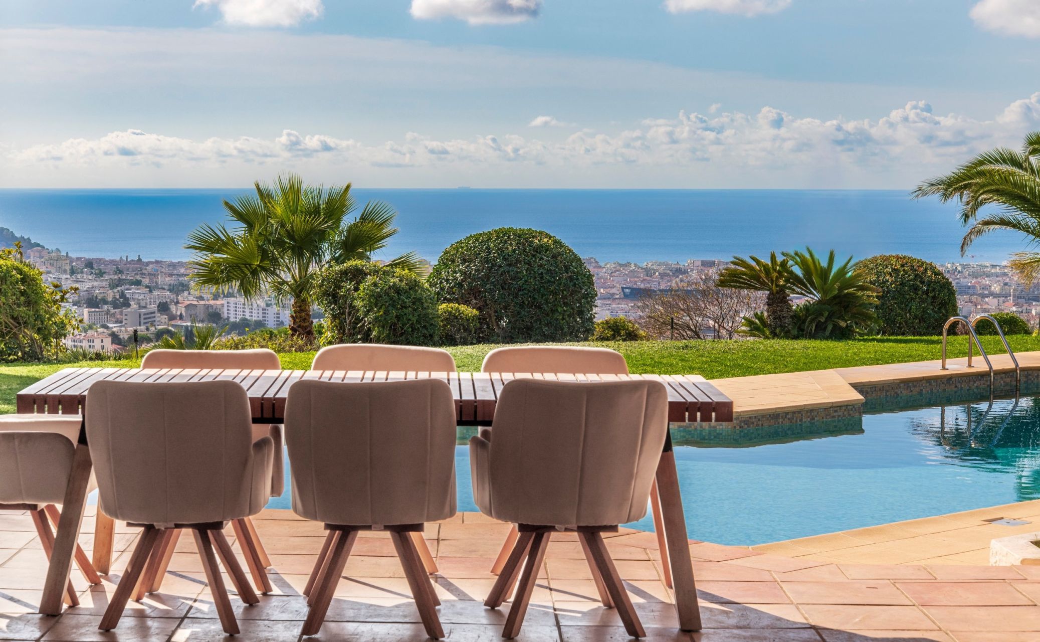 villa 12 Rooms for sale on NICE (06000)