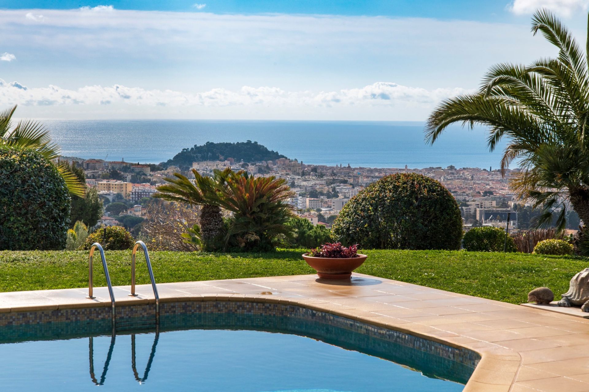 villa 12 Rooms for sale on NICE (06000)