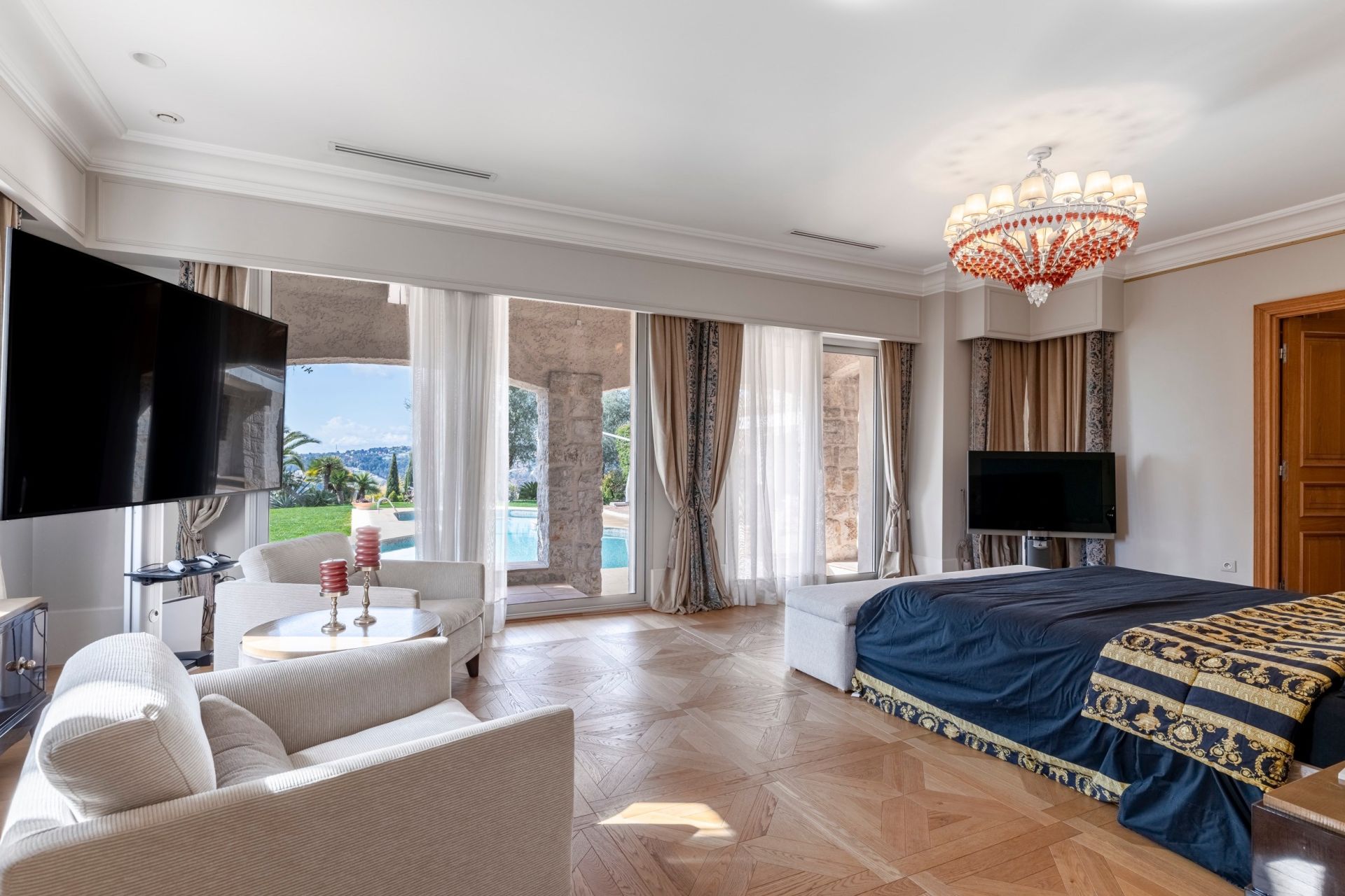 villa 12 Rooms for sale on NICE (06000)