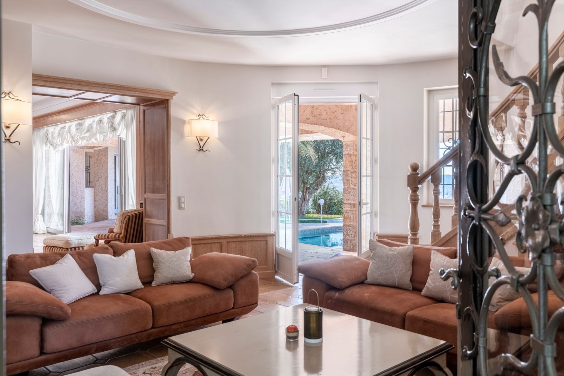 villa 12 Rooms for sale on NICE (06000)