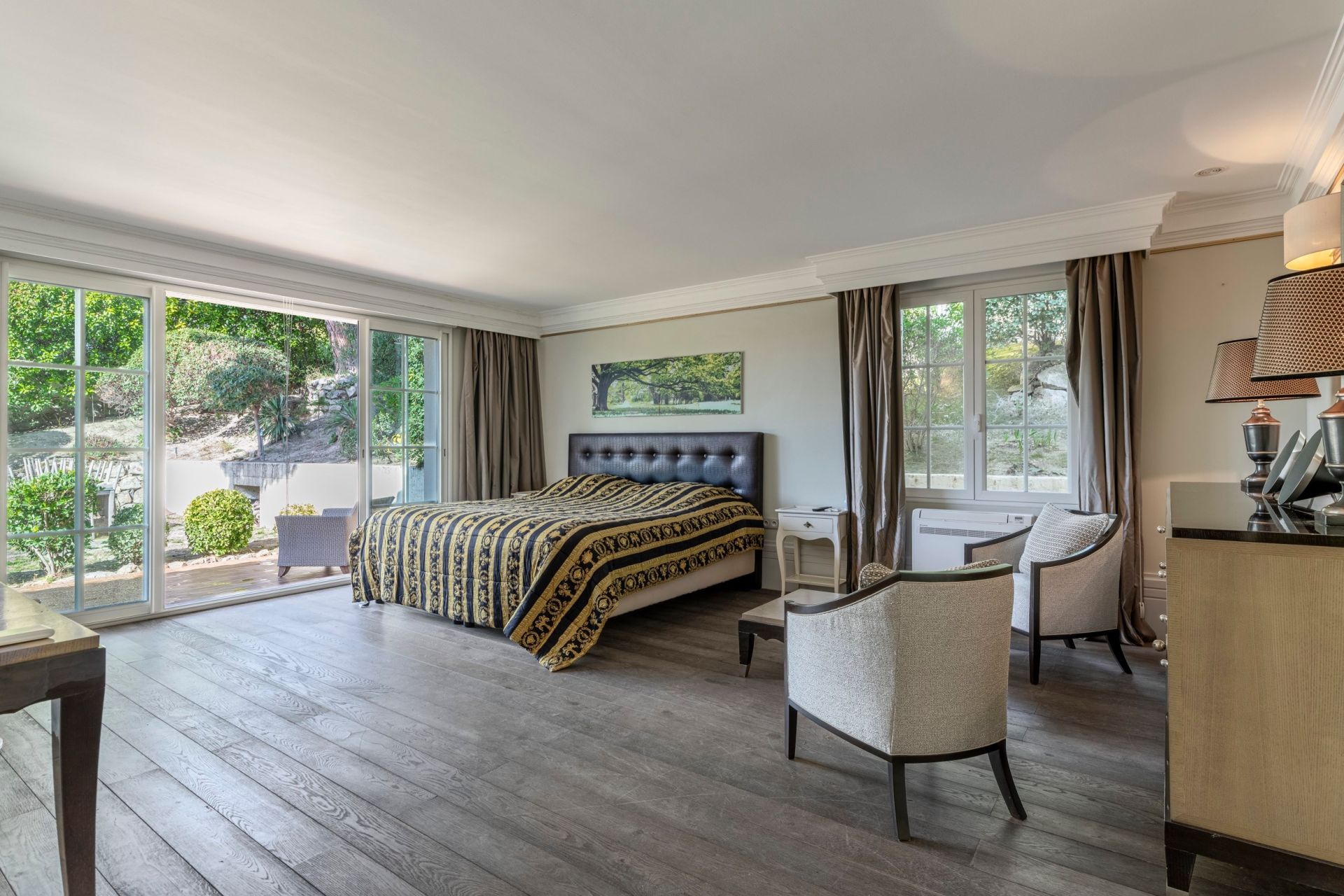 villa 12 Rooms for sale on NICE (06000)