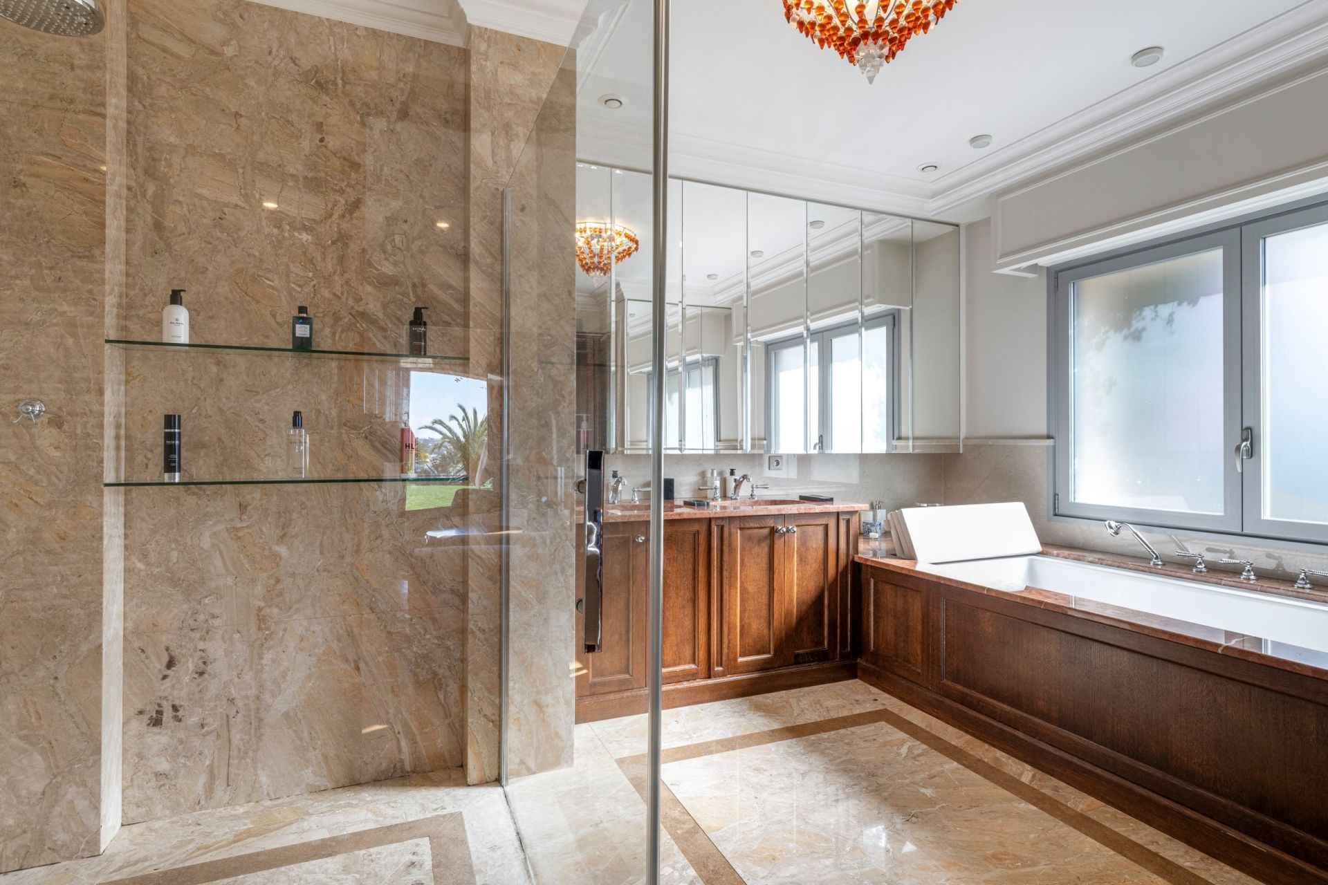 villa 12 Rooms for sale on NICE (06000)