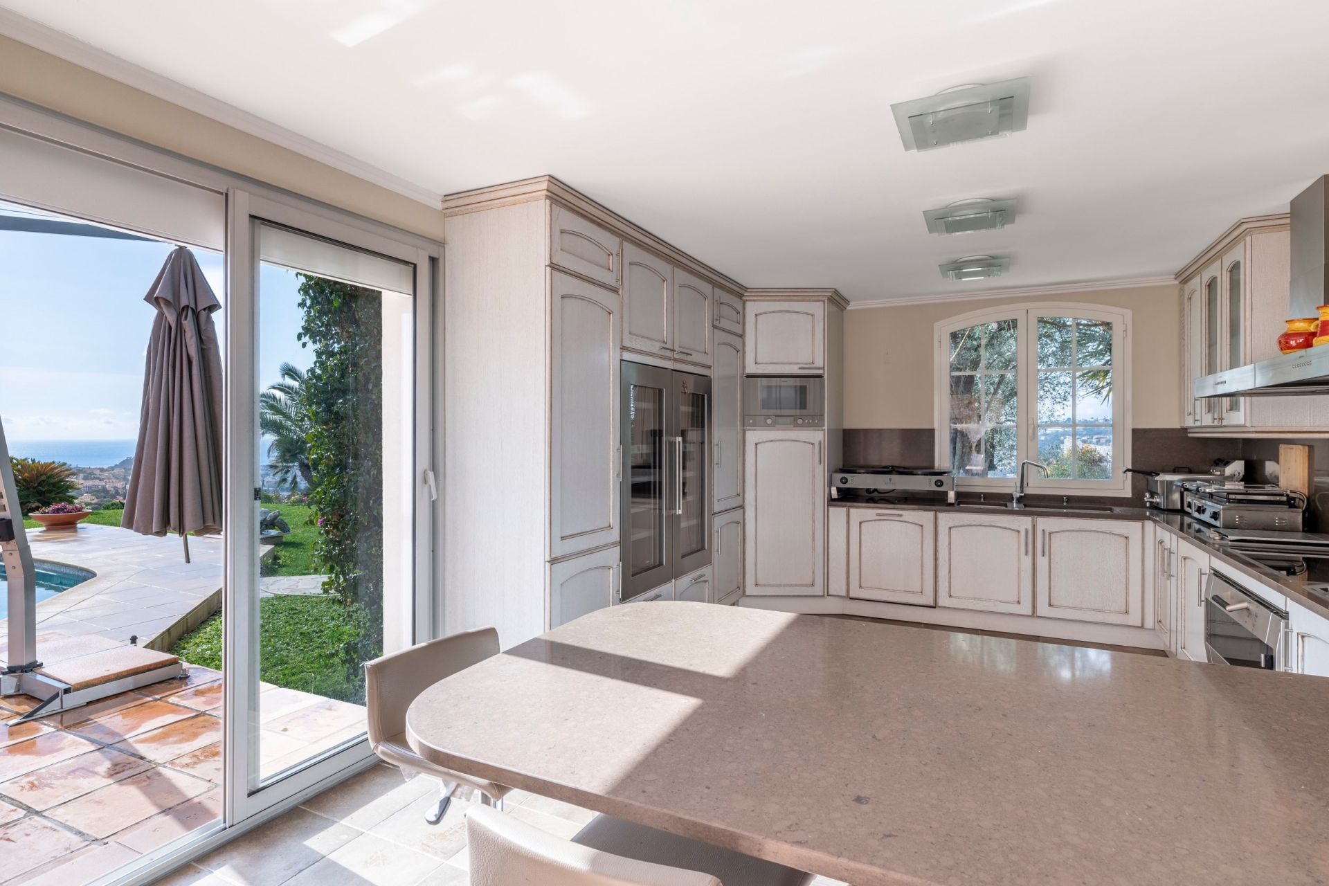 villa 12 Rooms for sale on NICE (06000)