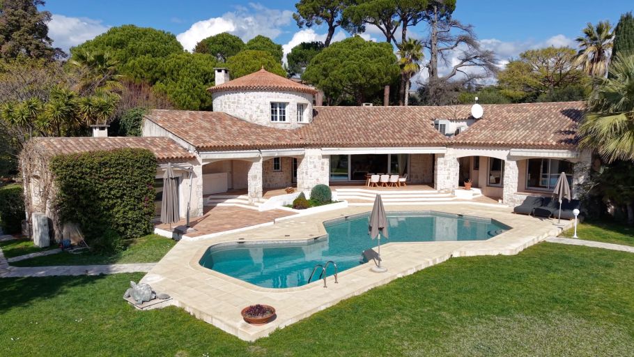villa 12 Rooms for sale on NICE (06000)