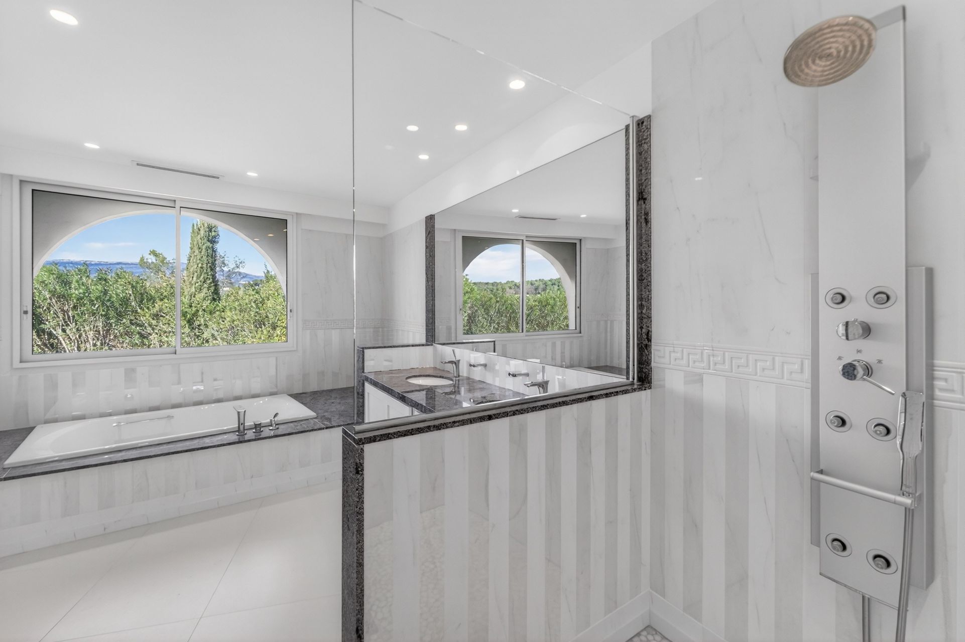 bastide 13 Rooms for sale on MOUANS SARTOUX (06370)