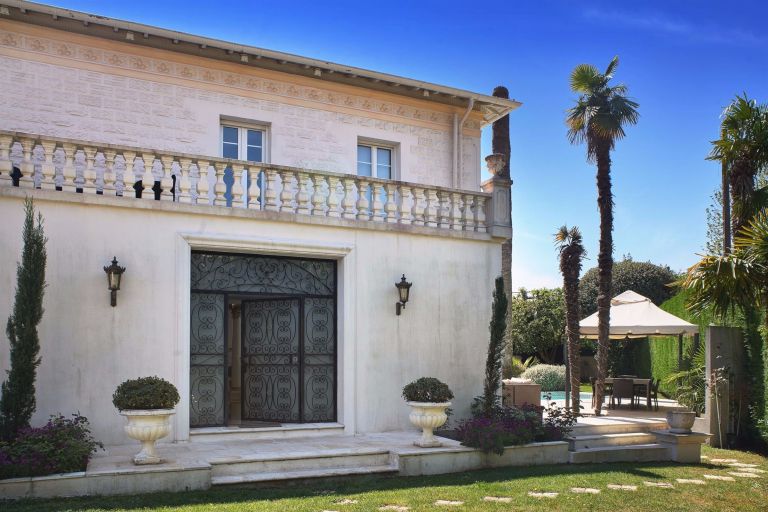 villa 5 Rooms for sale on CANNES (06400)