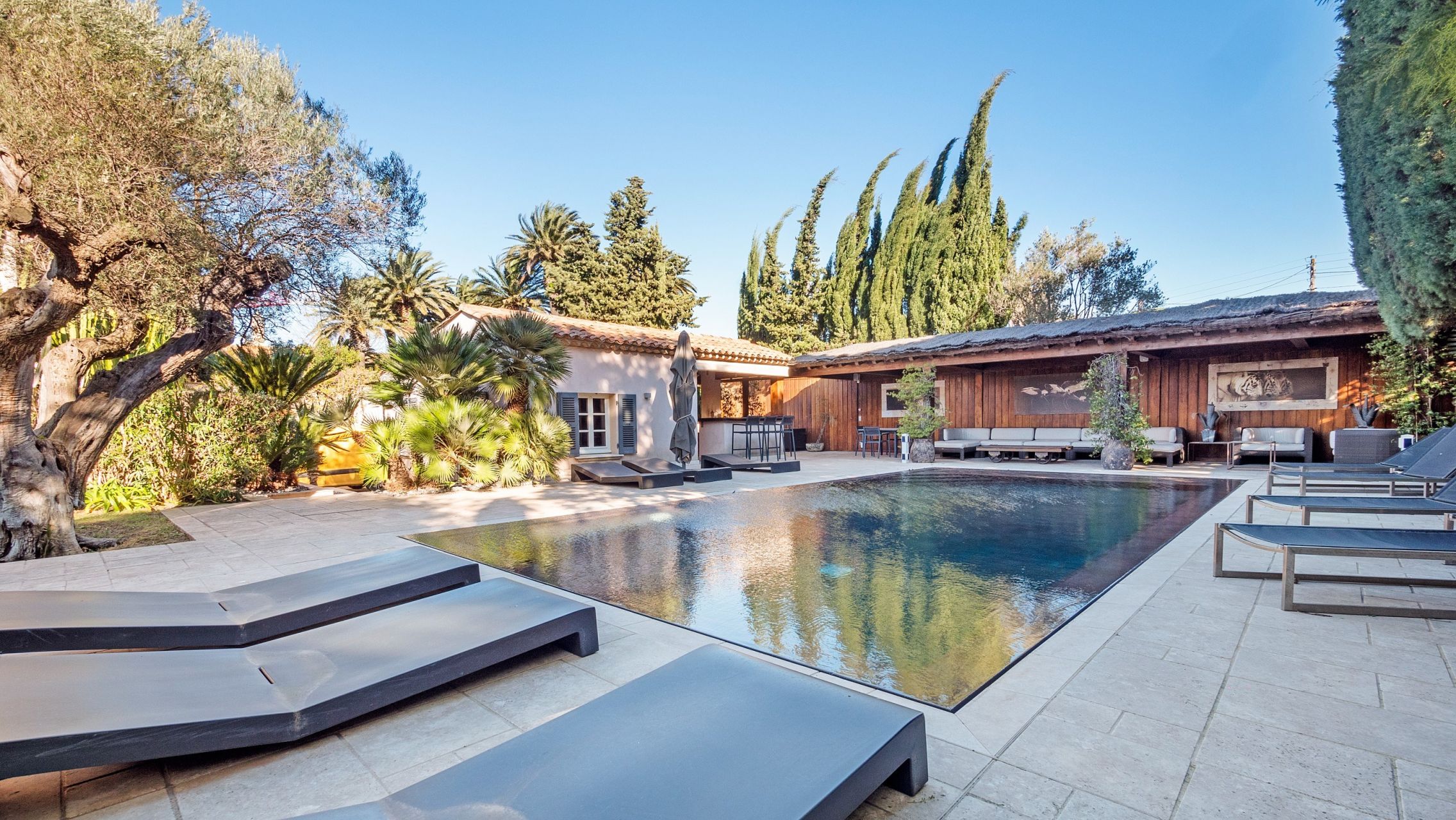 bastide 9 Rooms for sale on ST TROPEZ (83990)