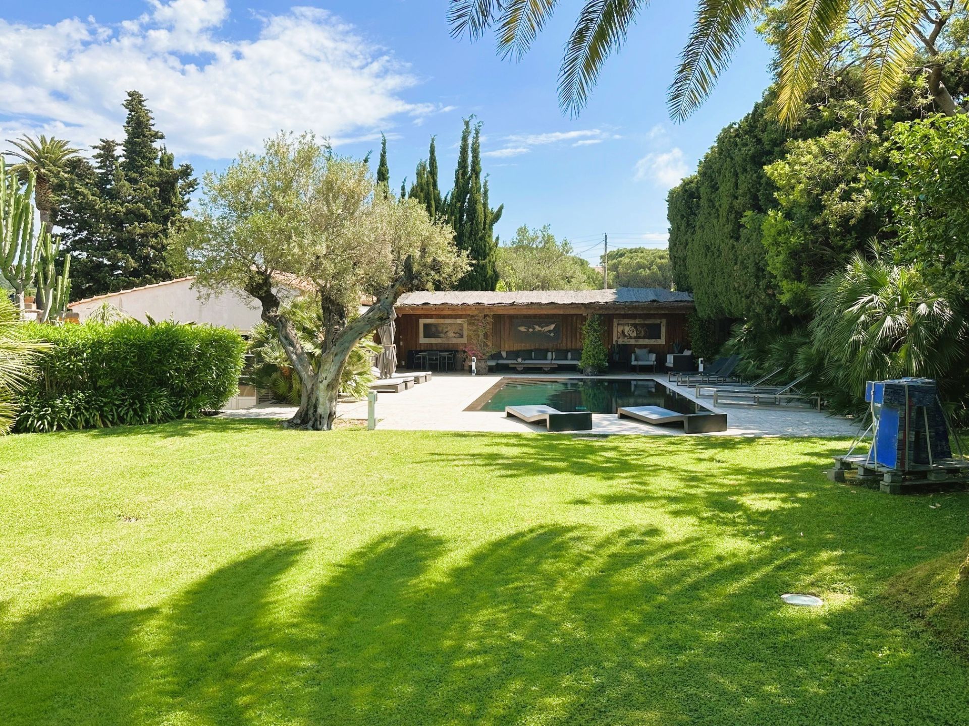 bastide 9 Rooms for sale on ST TROPEZ (83990)