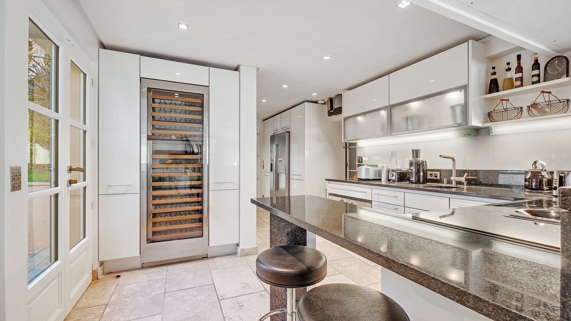 bastide 9 Rooms for sale on ST TROPEZ (83990)