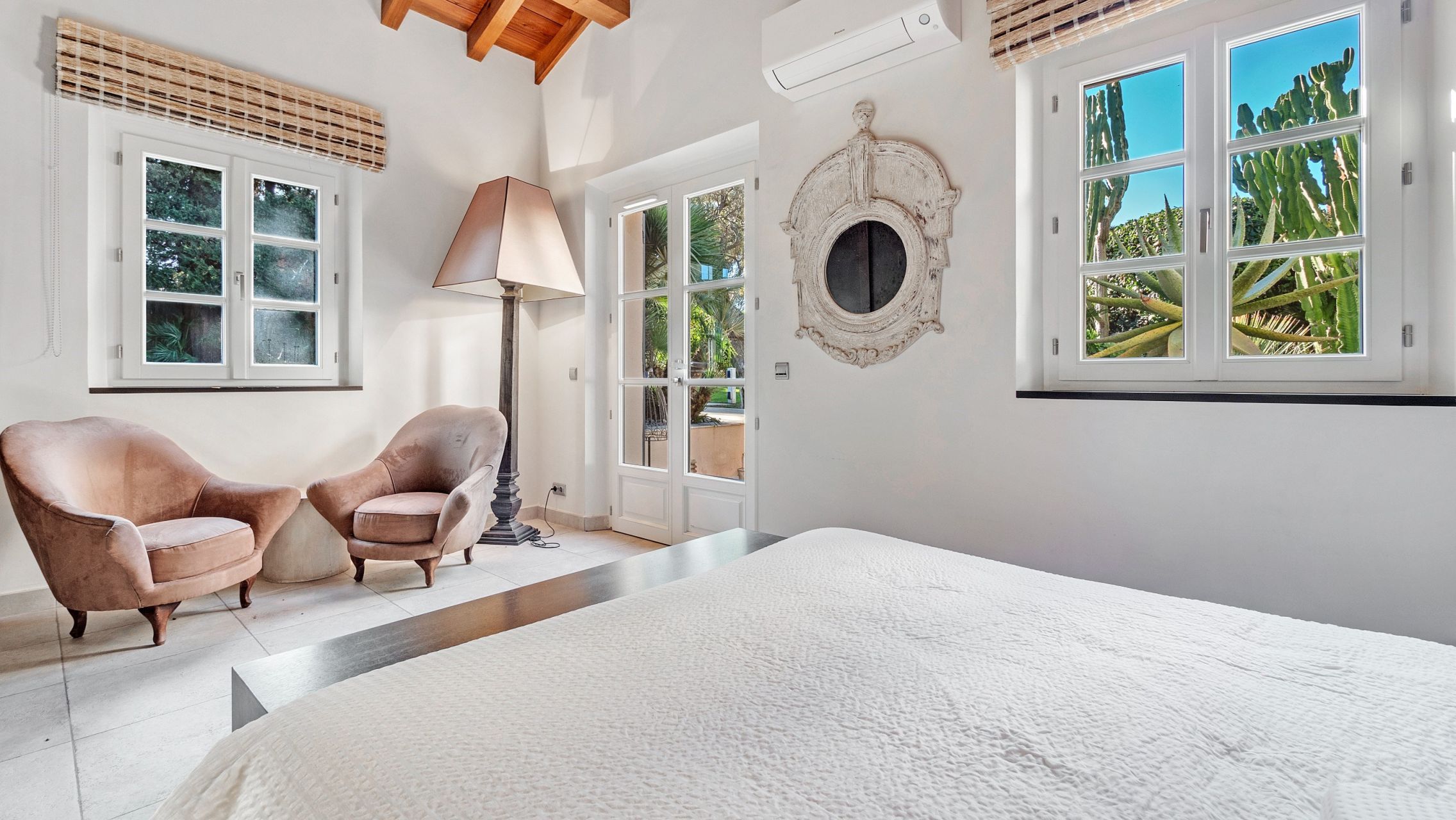 bastide 9 Rooms for sale on ST TROPEZ (83990)