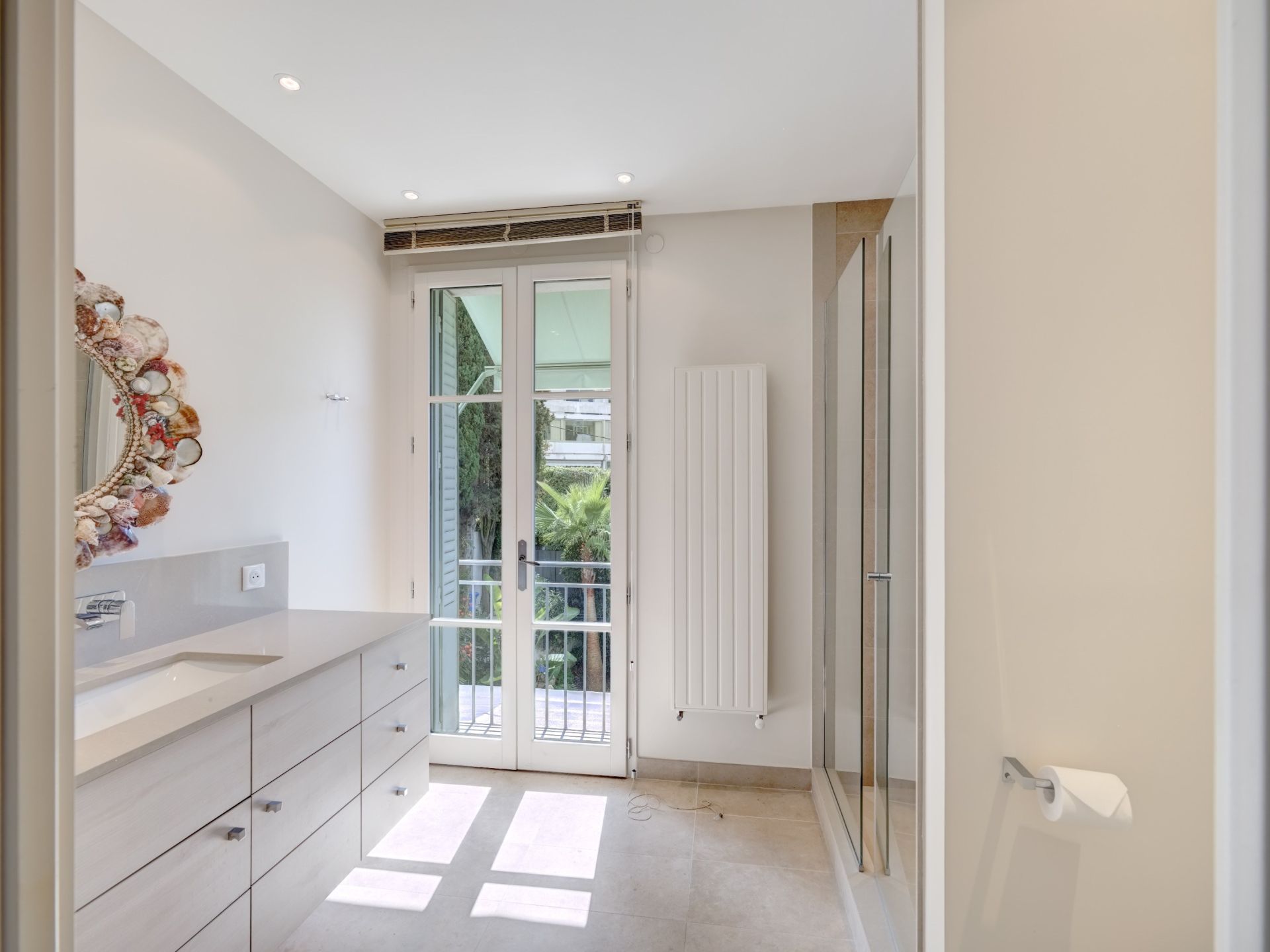house 5 Rooms for sale on CANNES (06400)
