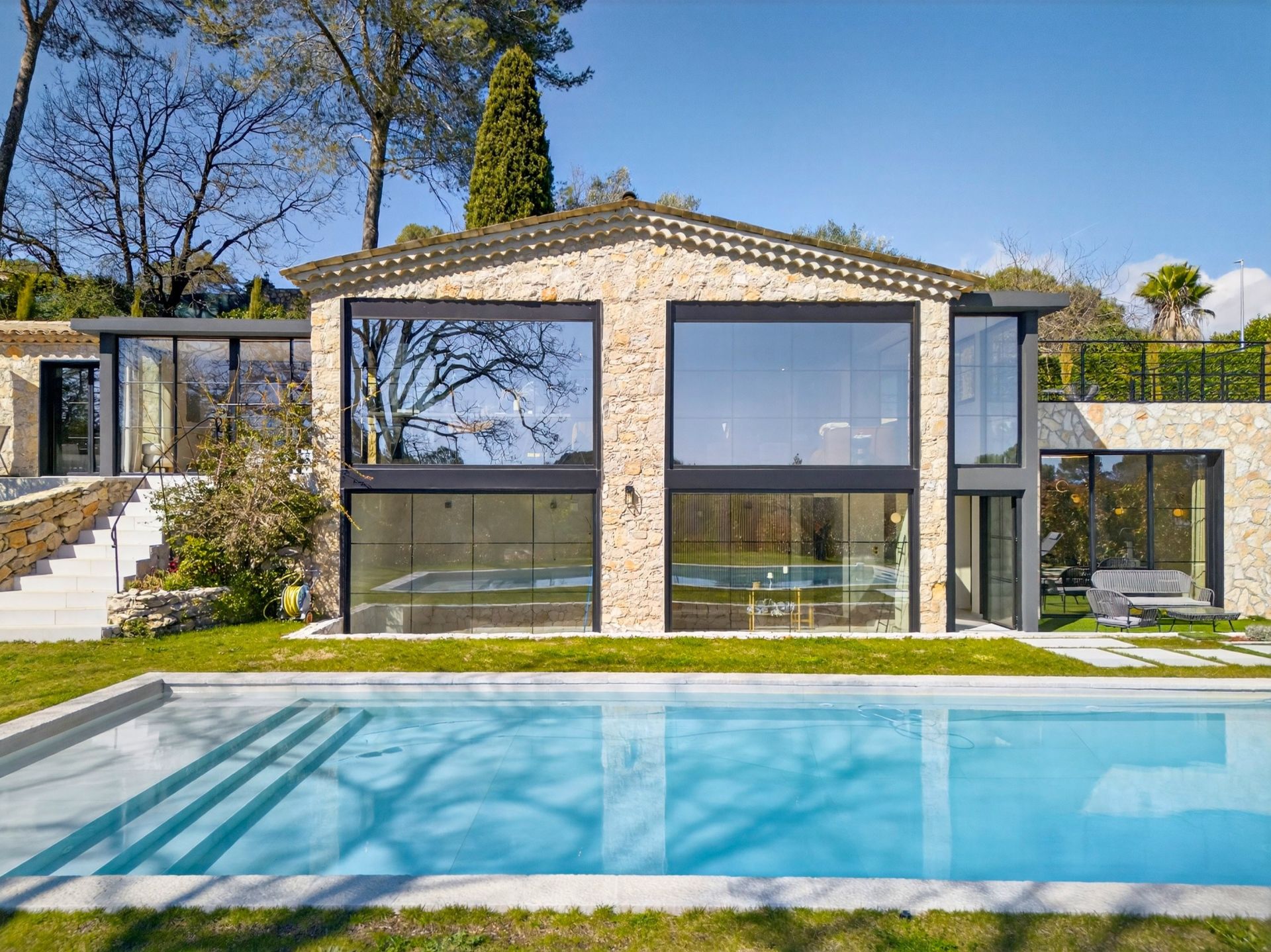 villa 7 Rooms for sale on VALBONNE (06560)