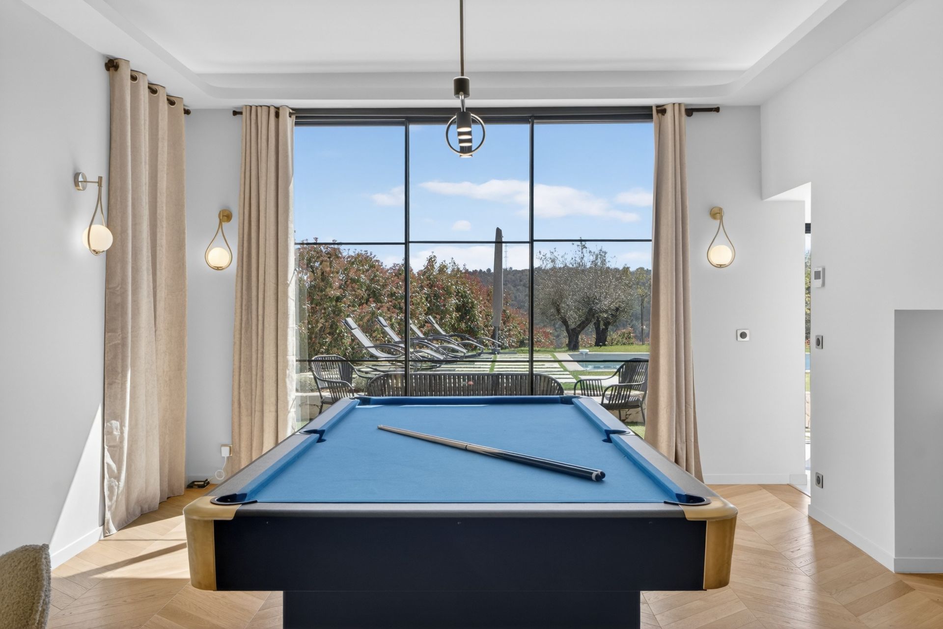 villa 7 Rooms for sale on VALBONNE (06560)