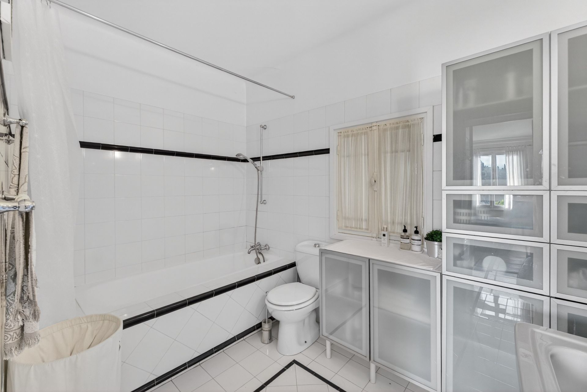 villa 6 Rooms for sale on BIOT (06410)