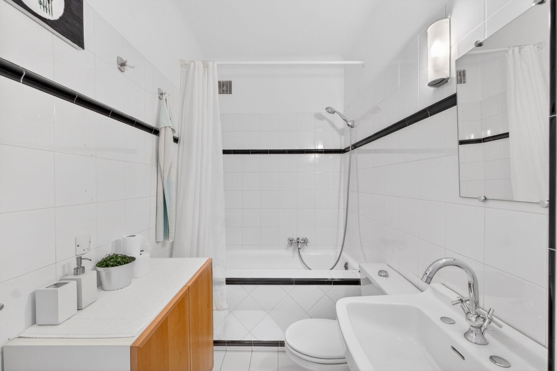 villa 6 Rooms for sale on BIOT (06410)