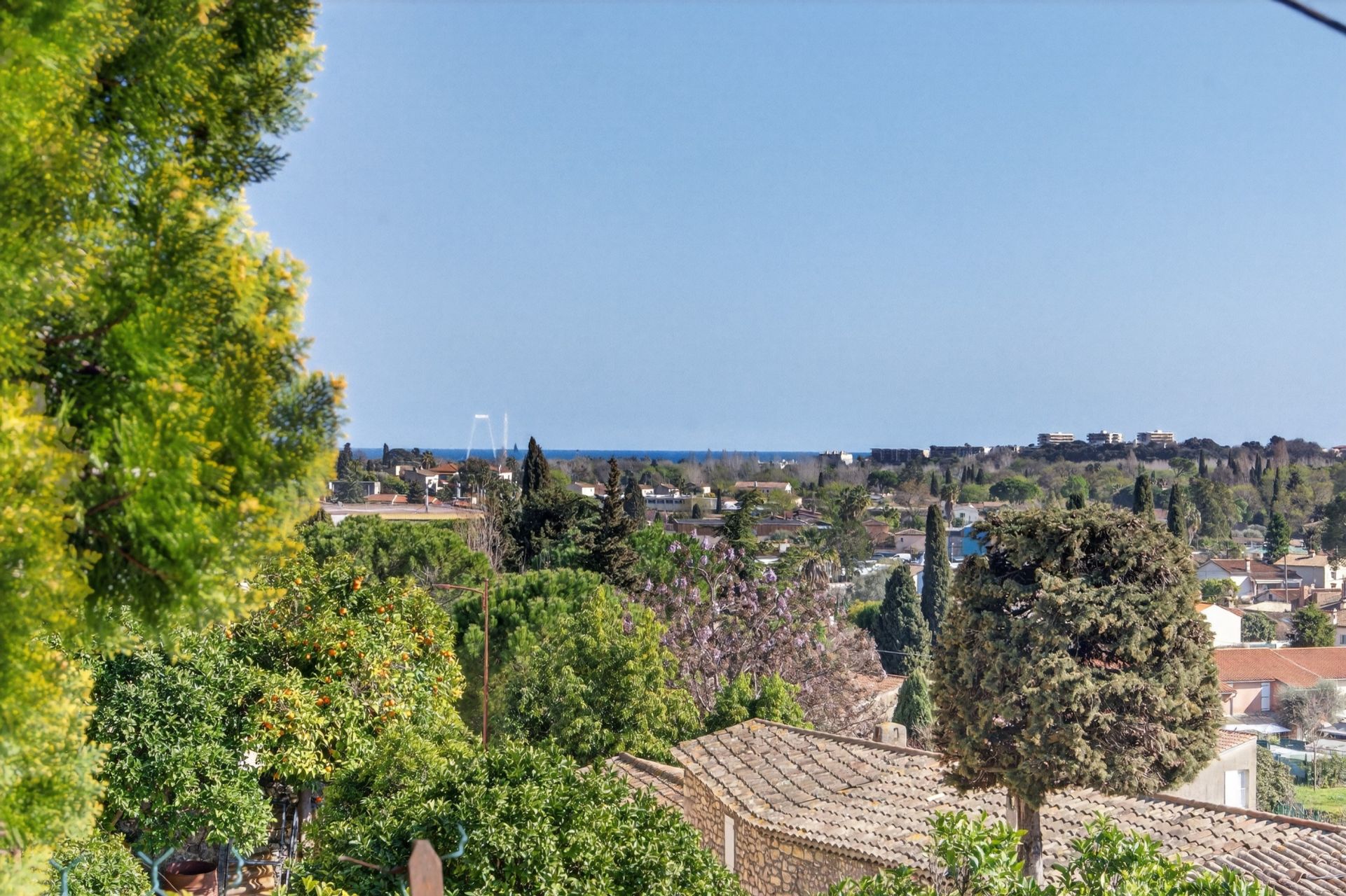 villa 6 Rooms for sale on BIOT (06410)
