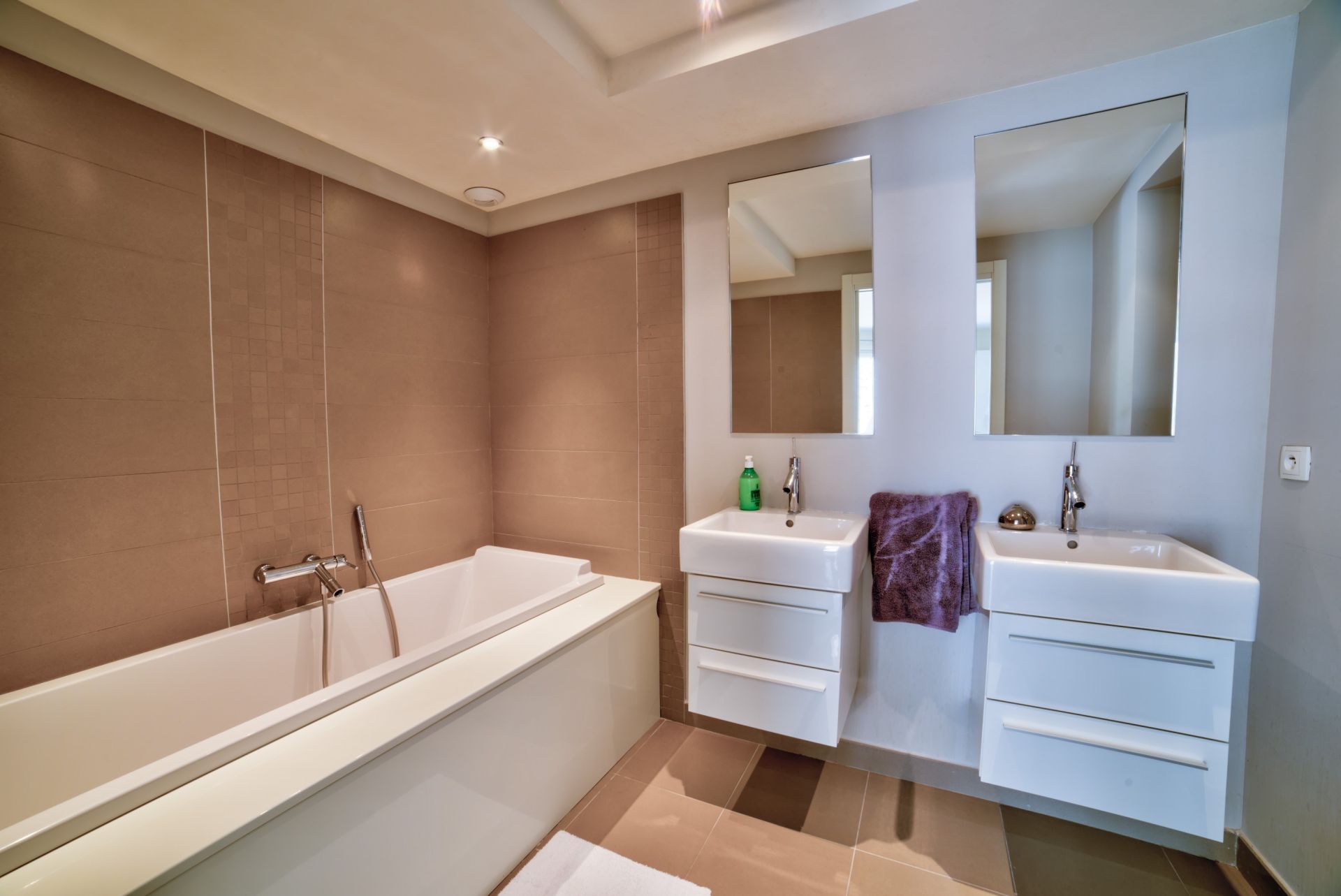 villa 16 Pièces en vente sur MOUANS SARTOUX (06370)