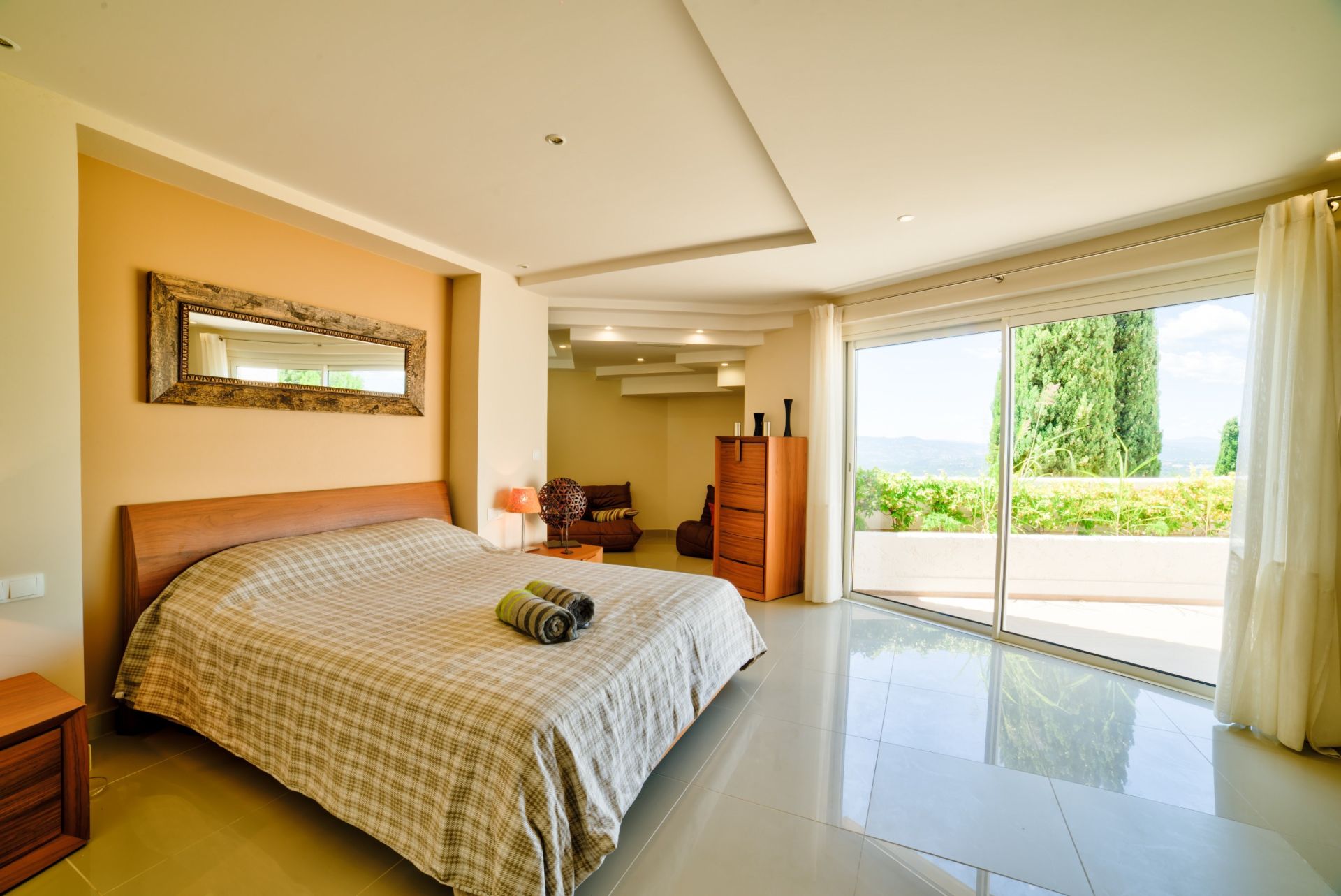 villa 16 Pièces en vente sur MOUANS SARTOUX (06370)