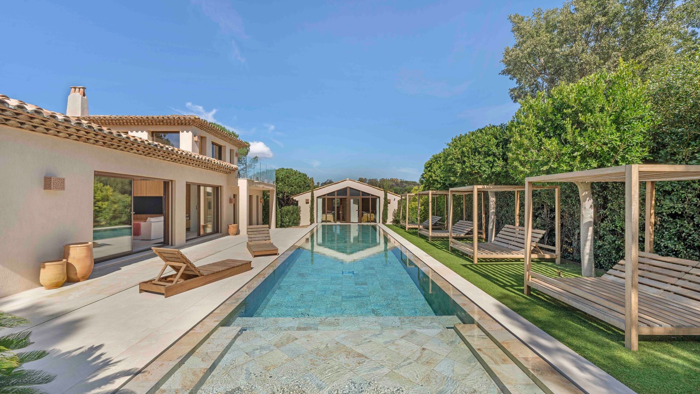 contemporary house 9 Rooms for sale on RAMATUELLE (83350)