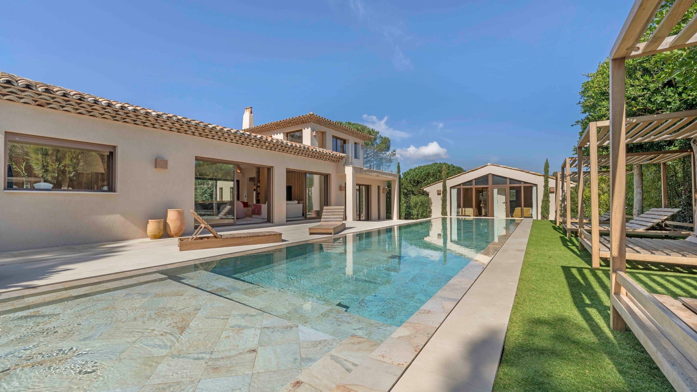 contemporary house 9 Rooms for sale on RAMATUELLE (83350)