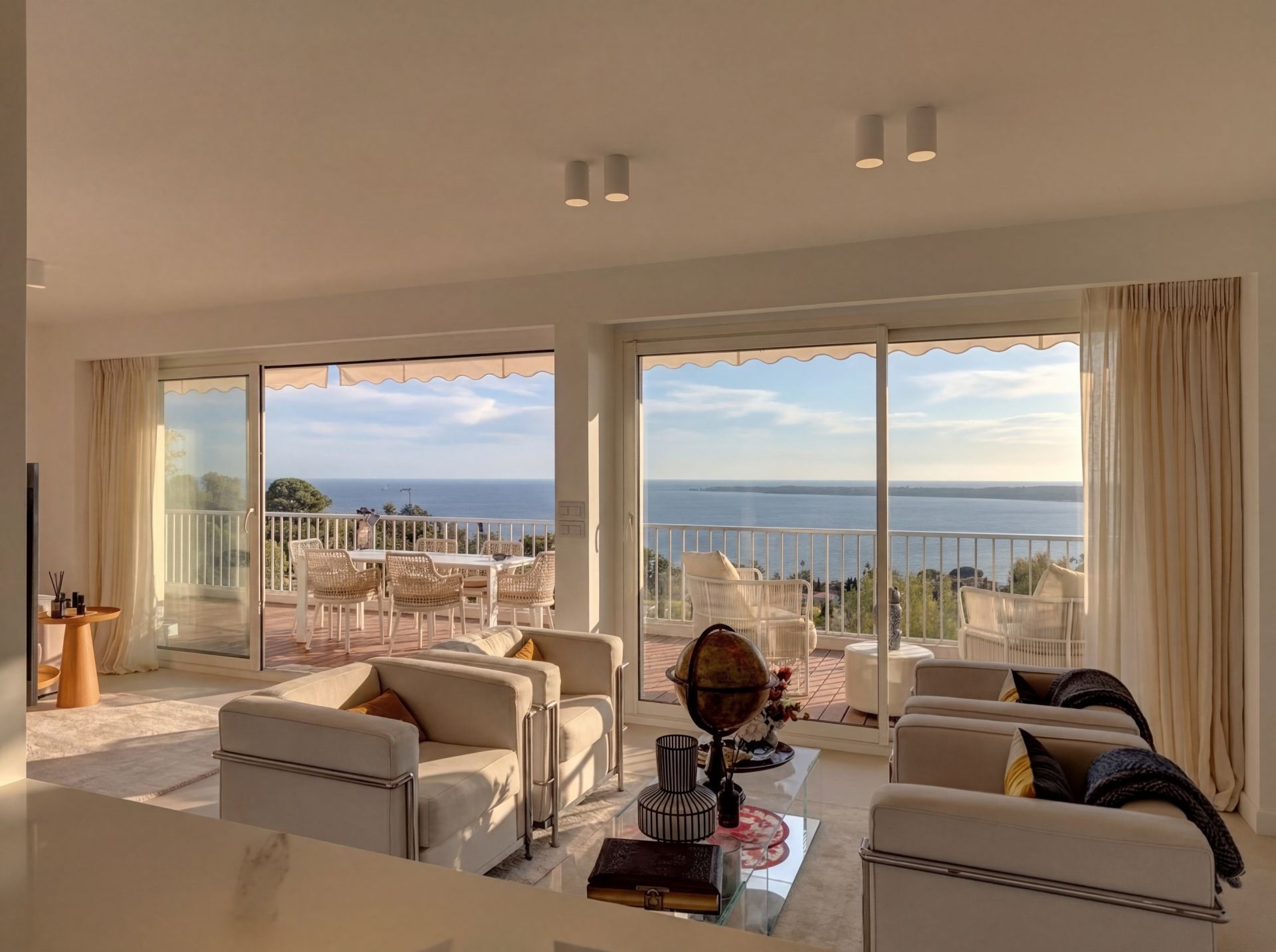 apartment 8 Rooms for sale on CANNES (06400)