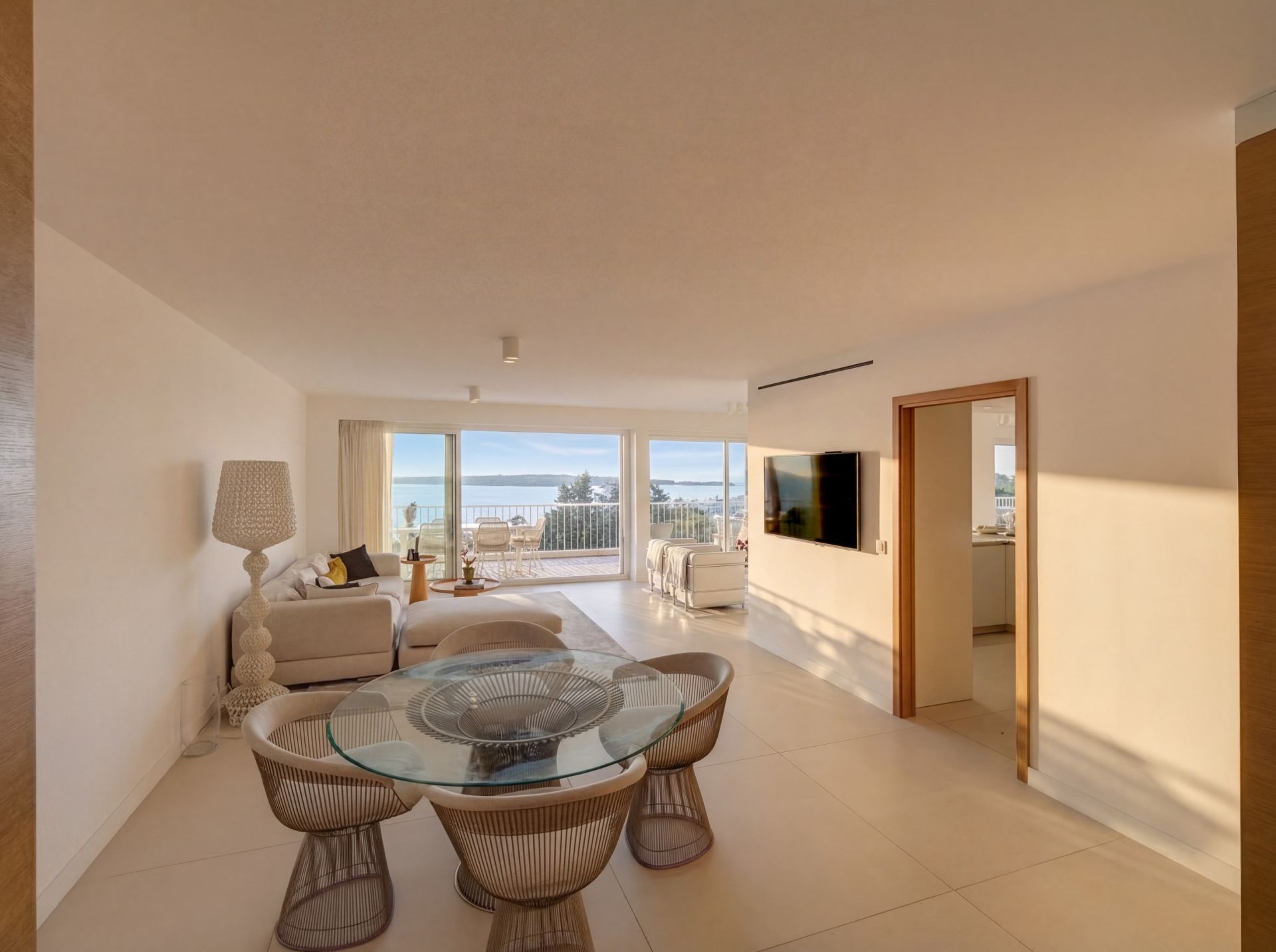 apartment 8 Rooms for sale on CANNES (06400)