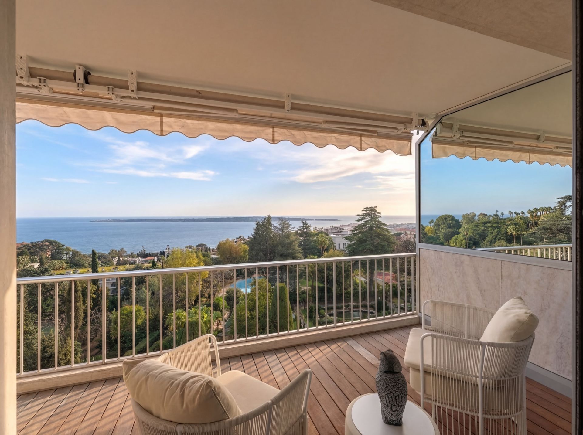 apartment 8 Rooms for sale on CANNES (06400)