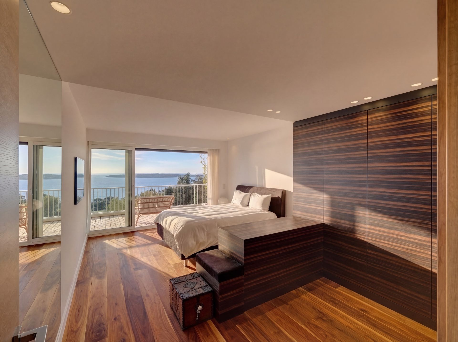 apartment 8 Rooms for sale on CANNES (06400)