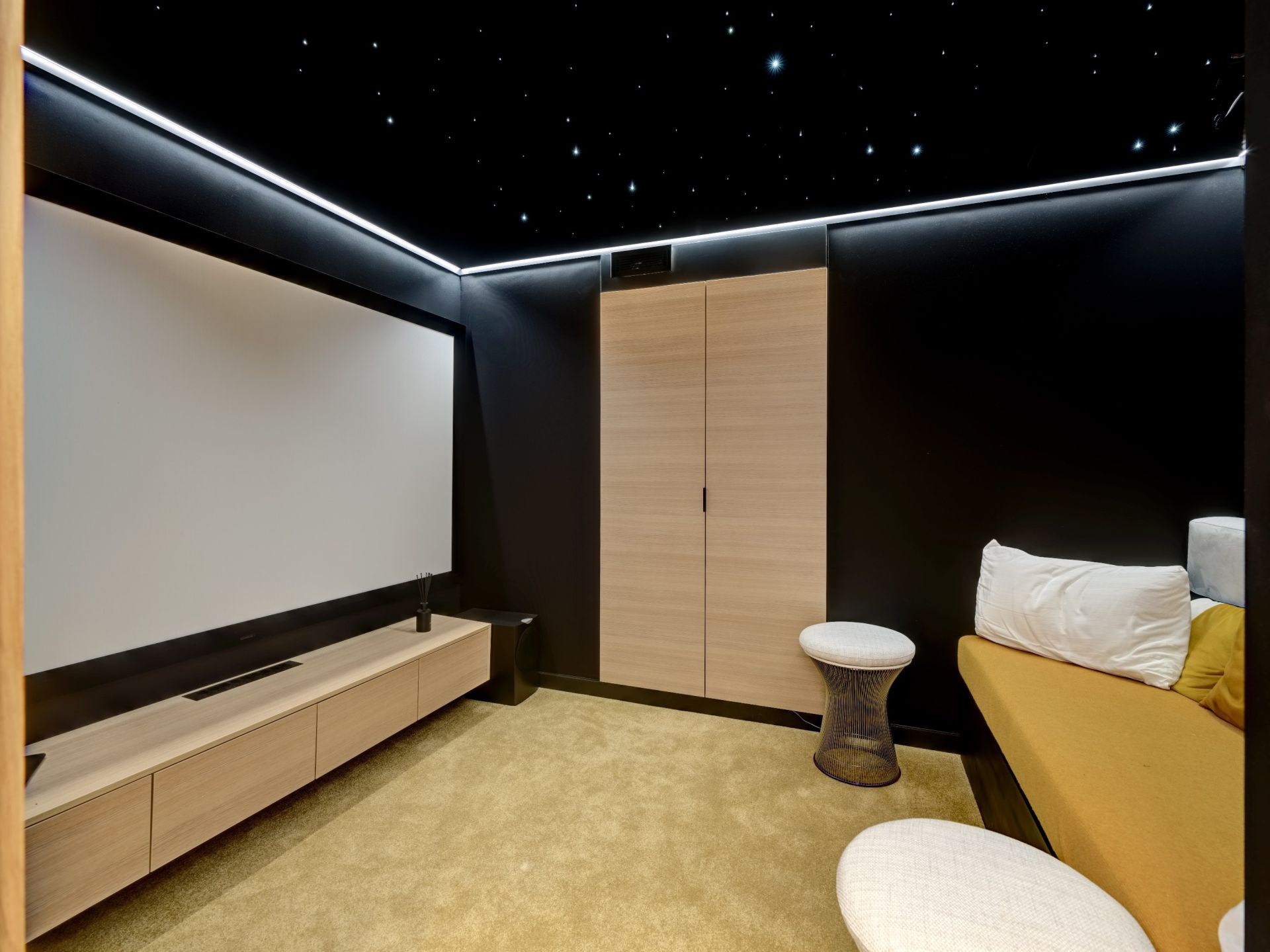 apartment 8 Rooms for sale on CANNES (06400)