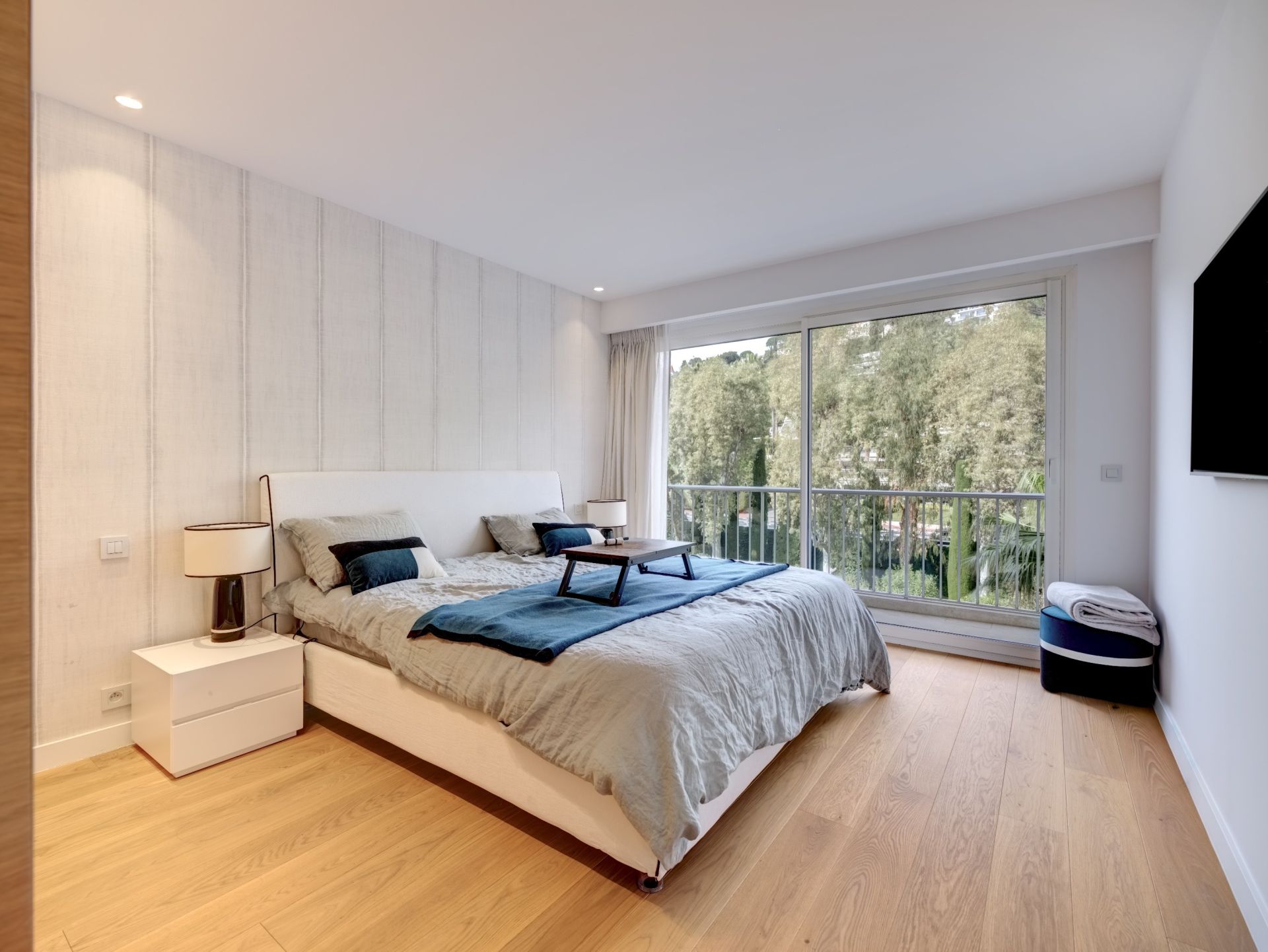 apartment 8 Rooms for sale on CANNES (06400)