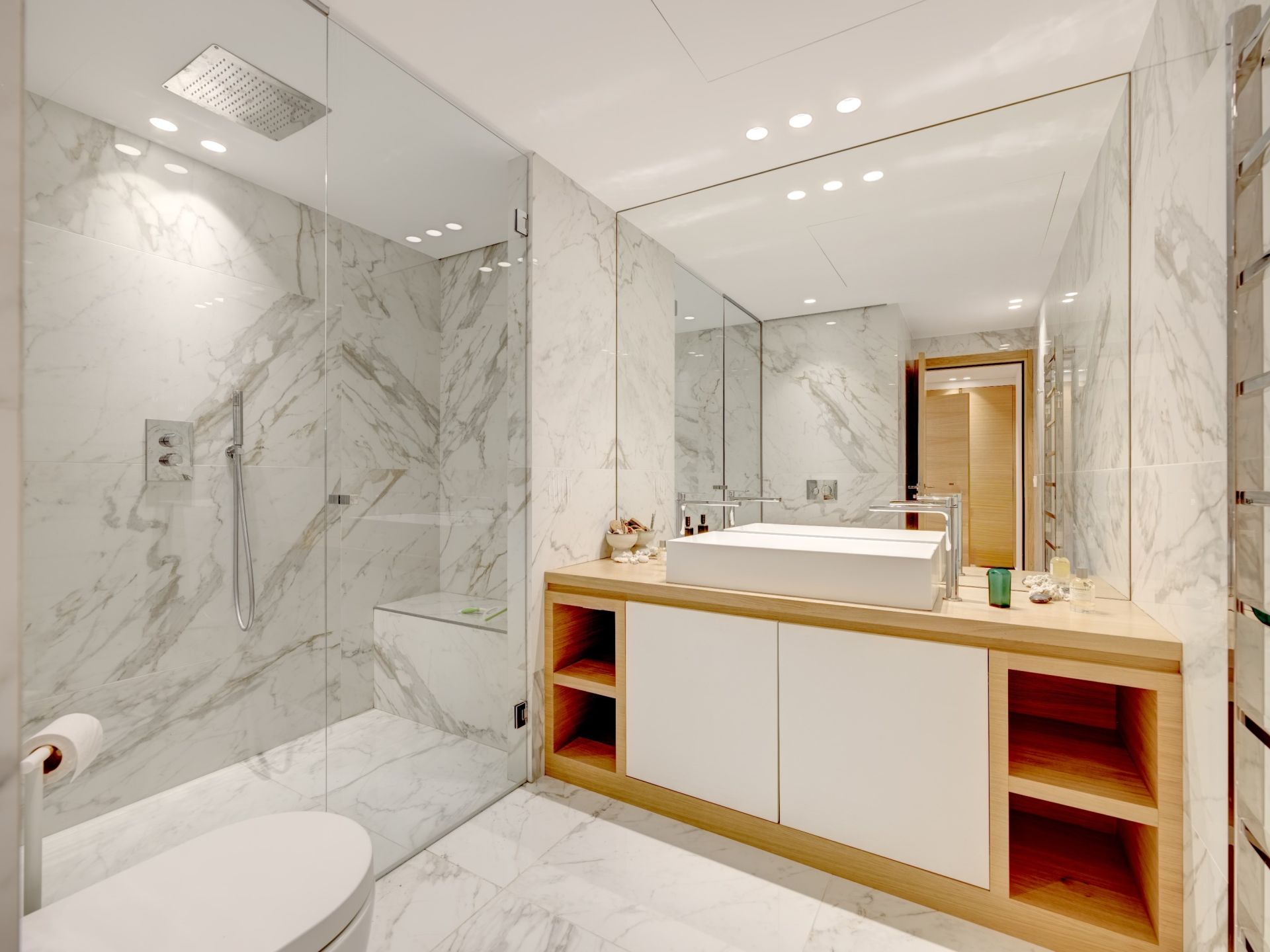 apartment 8 Rooms for sale on CANNES (06400)