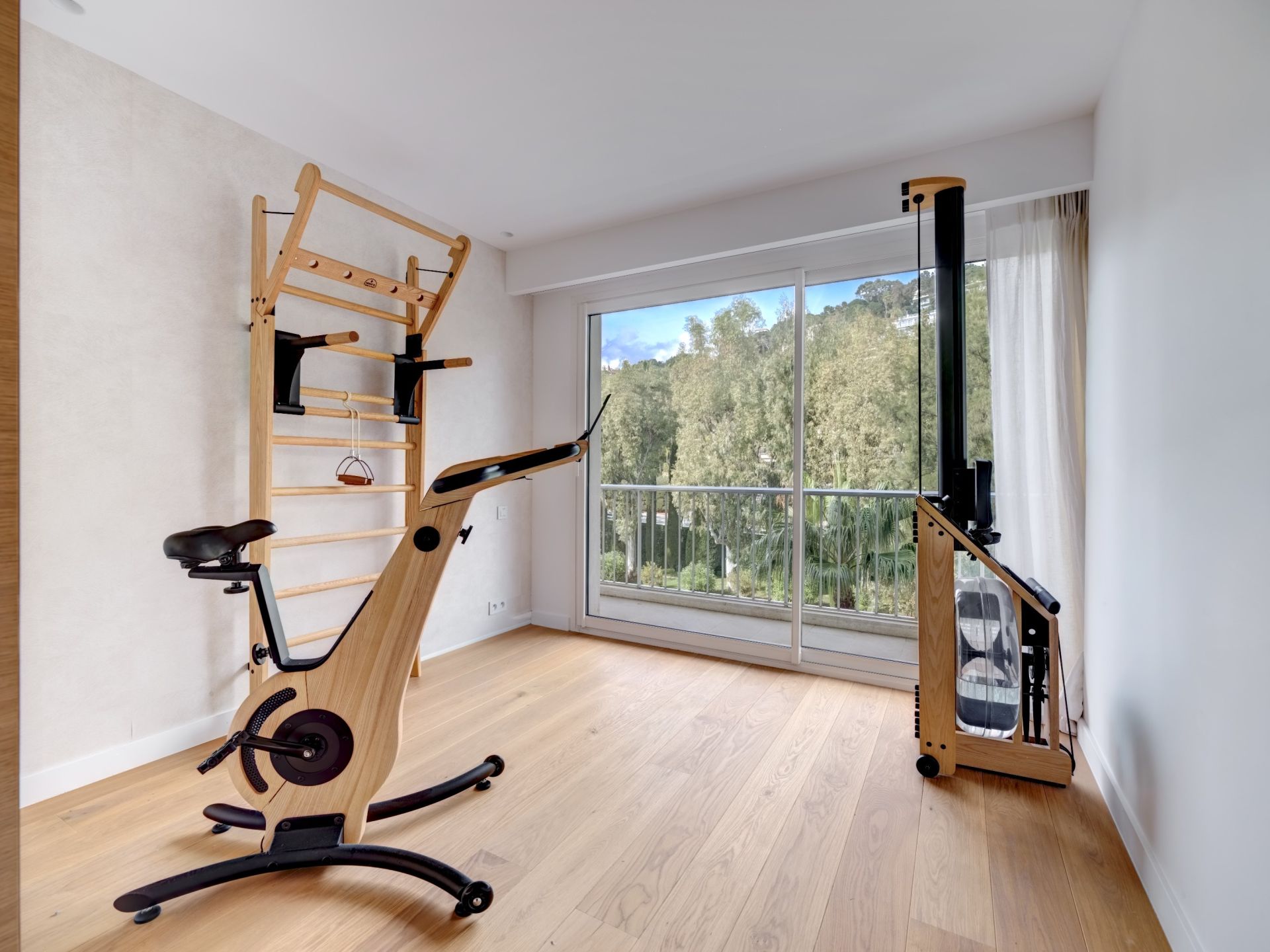 apartment 8 Rooms for sale on CANNES (06400)