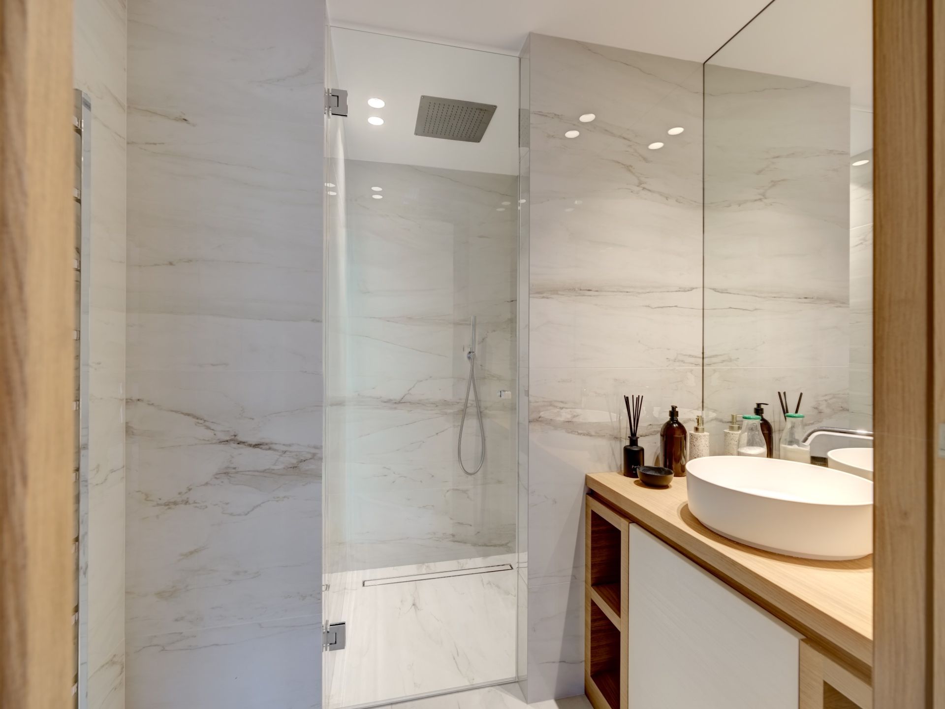 apartment 8 Rooms for sale on CANNES (06400)