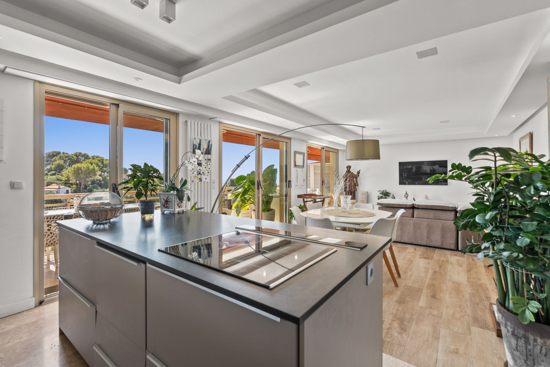 apartment 3 Rooms for sale on LE CANNET (06110)