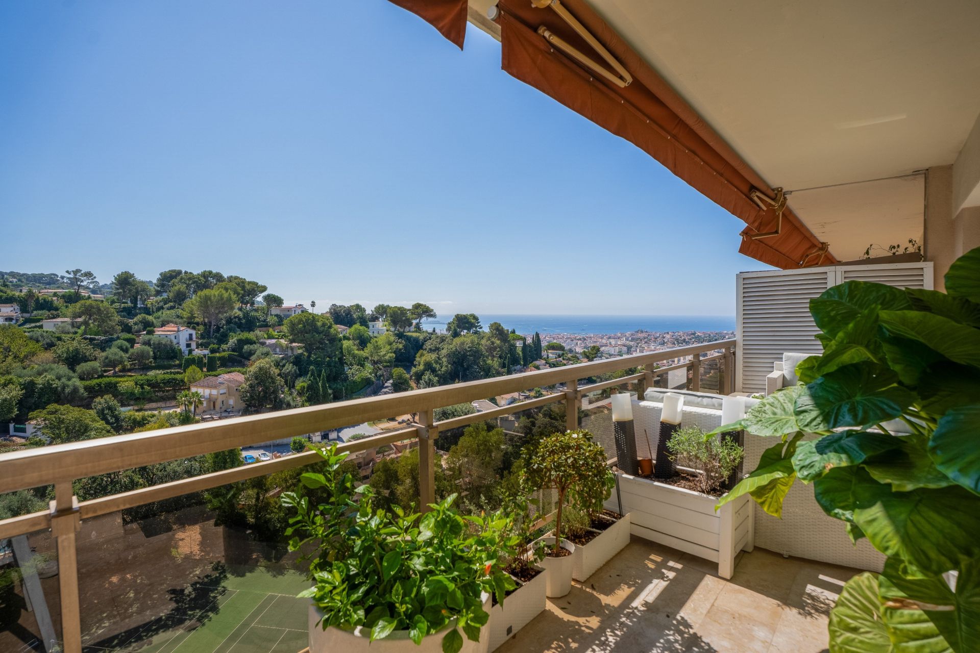 apartment 3 Rooms for sale on LE CANNET (06110)