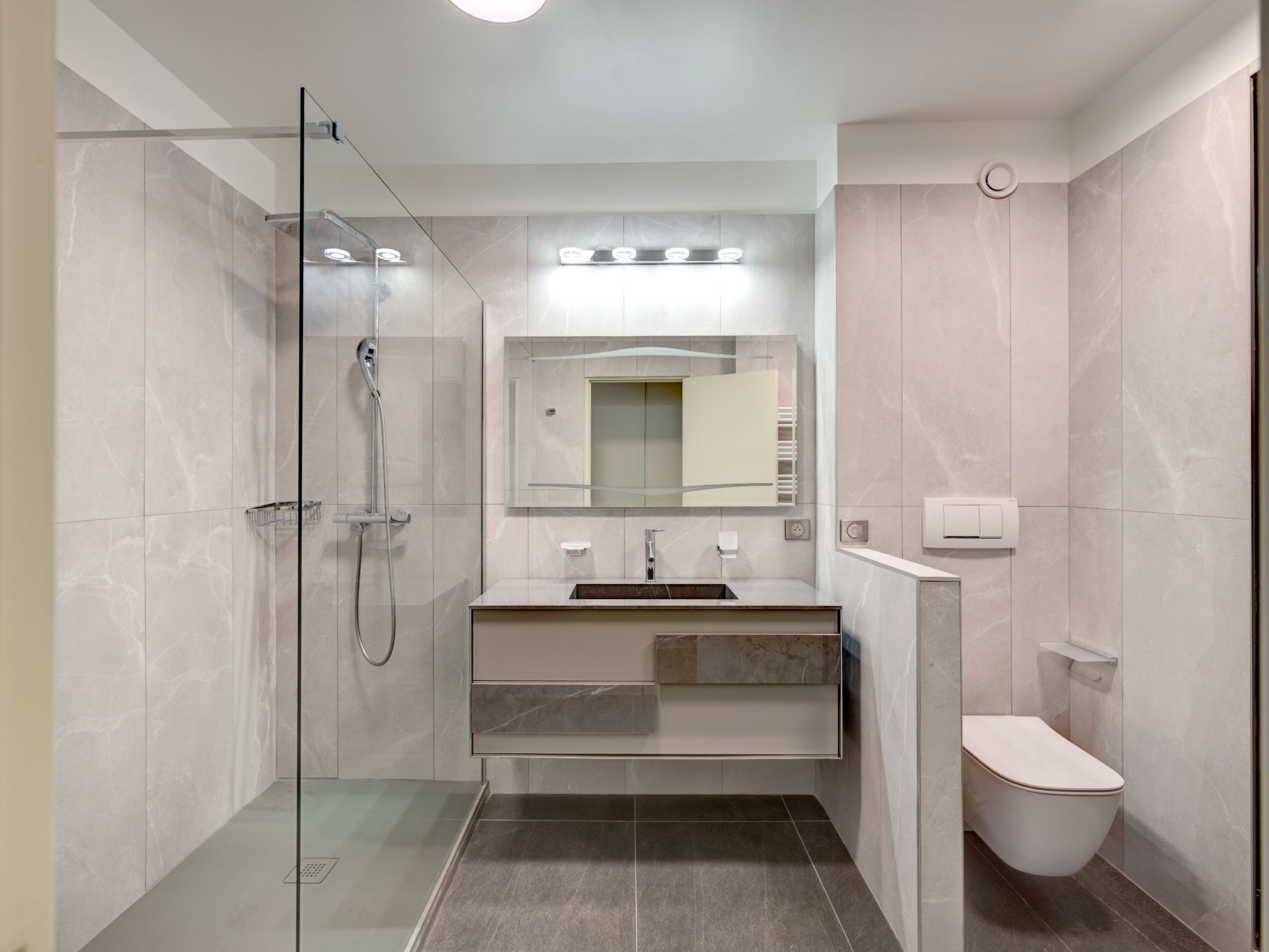 apartment 6 Rooms for sale on CANNES (06400)