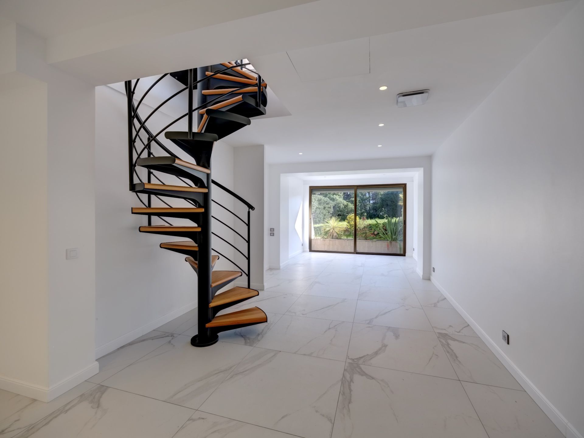 apartment 6 Rooms for sale on CANNES (06400)